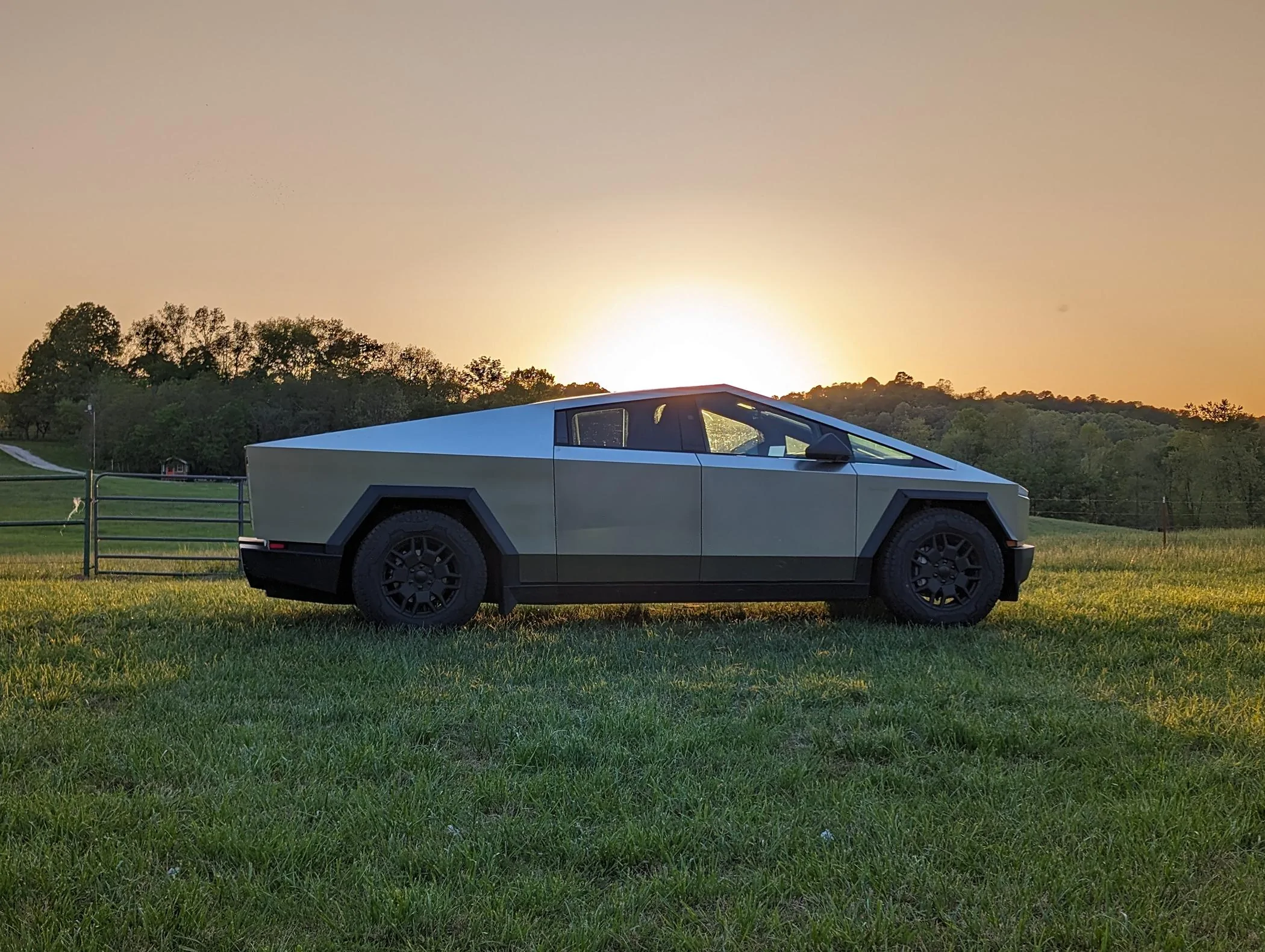 Tesla Cybertruck Daily random Cybertruck photos thread - Post Yours! 📸 🤳 2024-04-29 19.43.59
