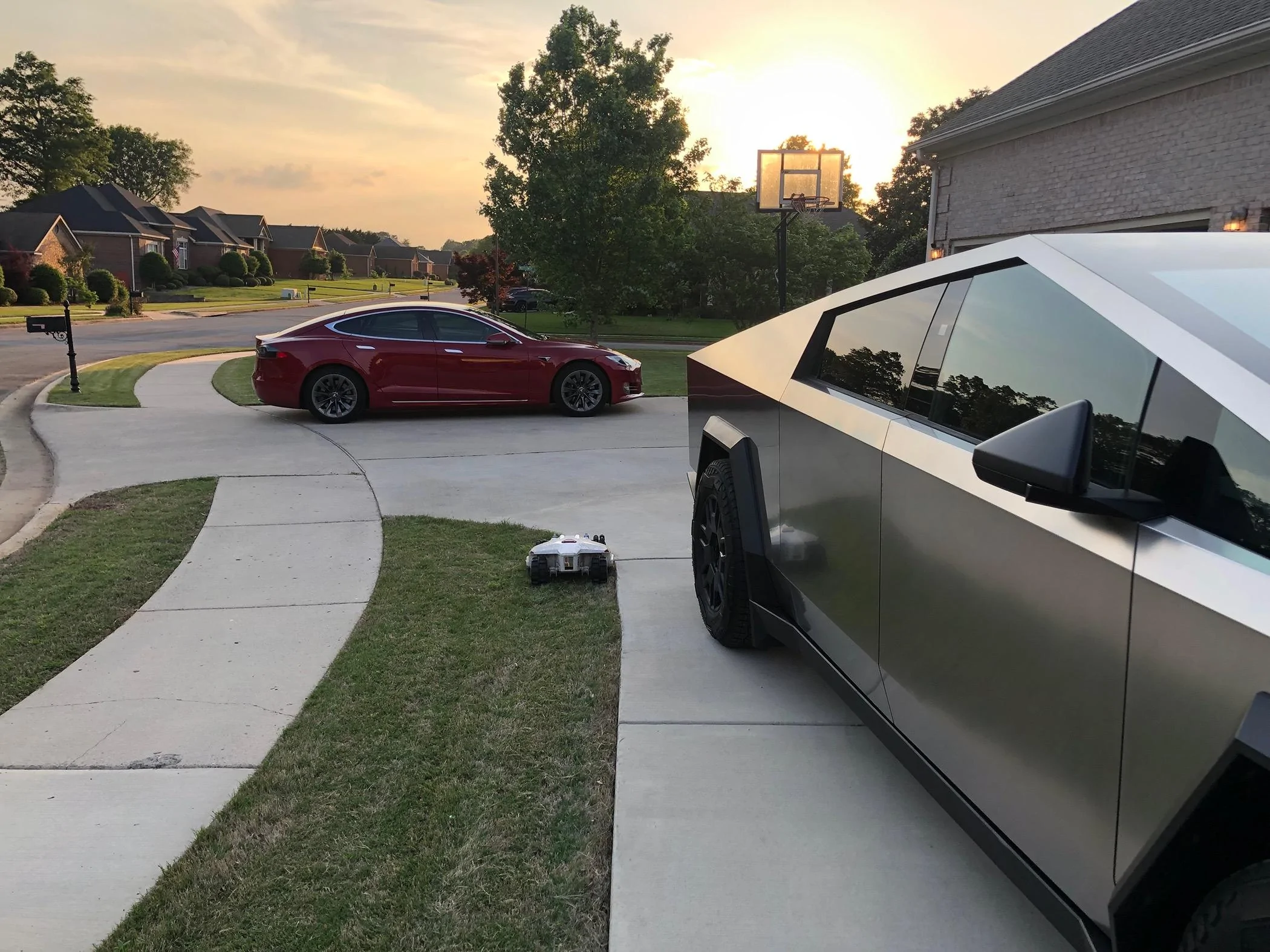 Tesla Cybertruck Daily random Cybertruck photos thread - Post Yours! 📸 🤳 IMG_0465