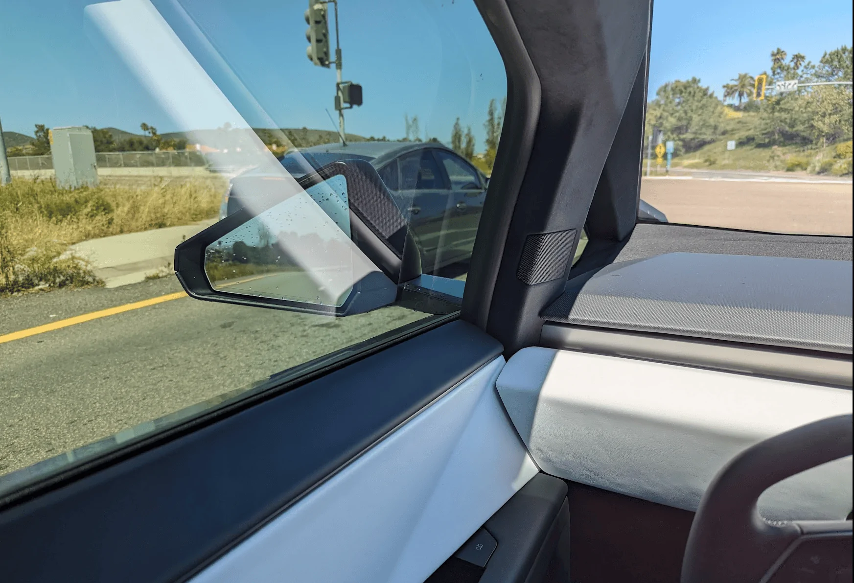 Tesla Cybertruck a sun shield for dash Cybertruck - white trim - mirror 2