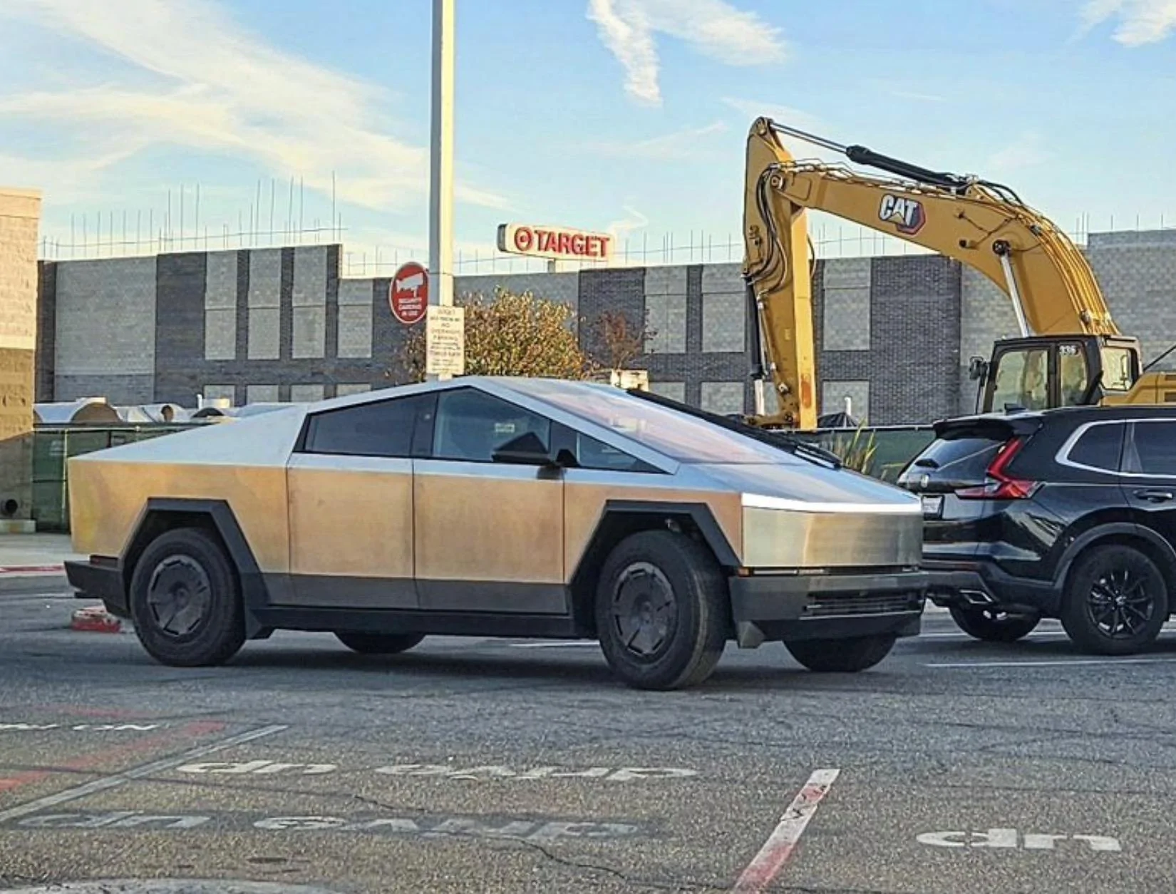 Tesla Cybertruck Breaking: Tactical Grey Interior + 20" Core Wheel Design and Aero Cover for Foundation Series Cybertruck cybertruck-base-aero-whee-cover-1-jpg