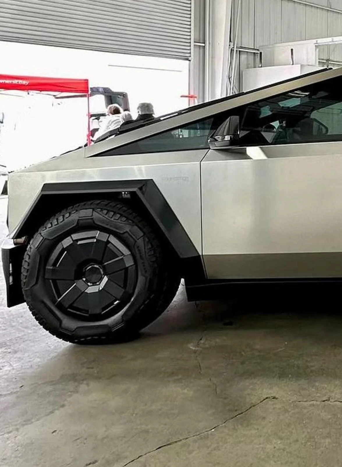 Tesla Cybertruck Breaking: Tactical Grey Interior + 20" Core Wheel Design and Aero Cover for Foundation Series Cybertruck cybertruck-base-aero-whee-cover-2-jpeg