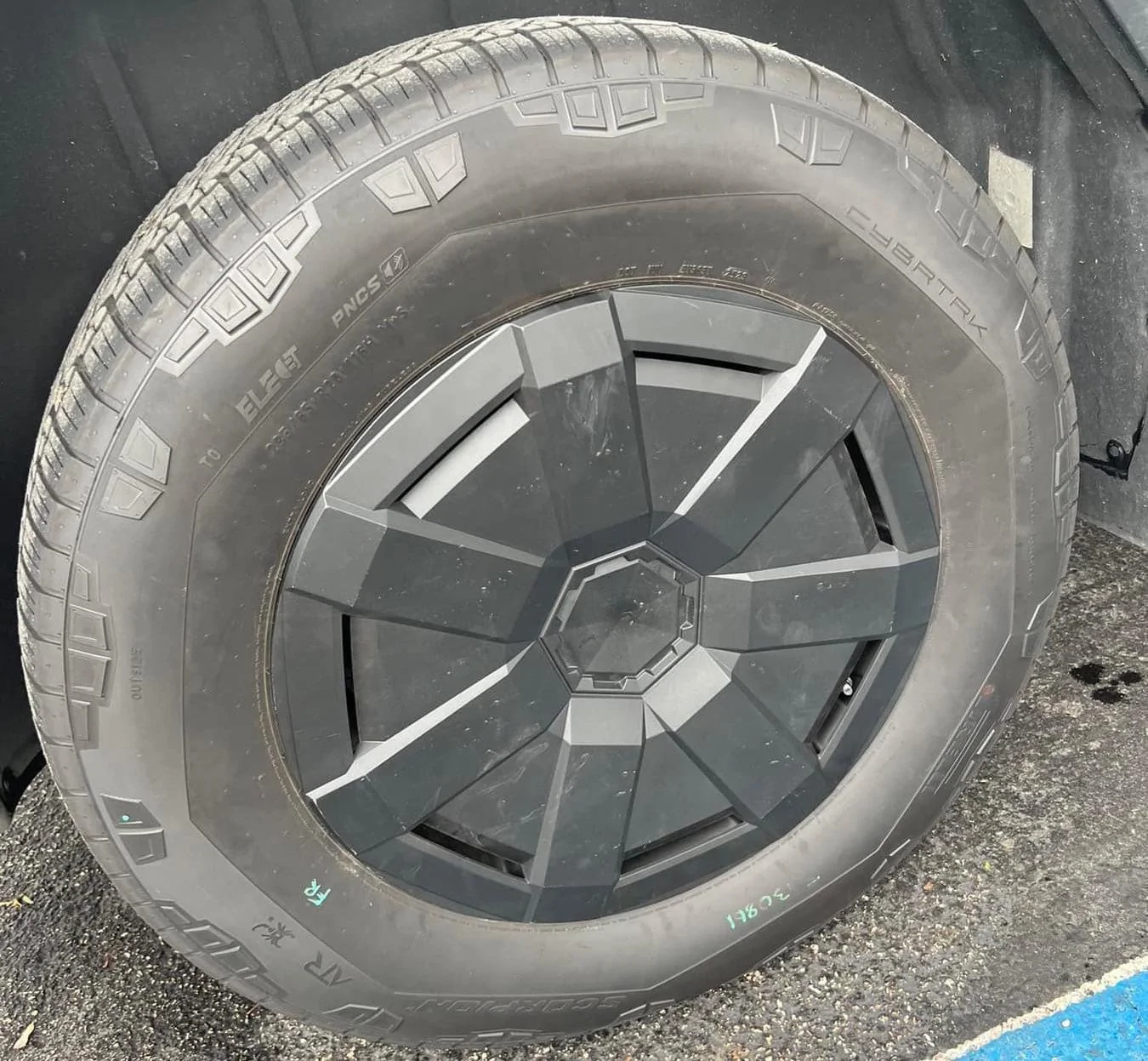 Tesla Cybertruck CyberTruck all season Tires cybertruck 20_ core wheel aero cover