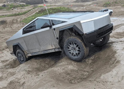 Tesla Cybertruck Hummer and Cybertruck hit up off-road park 1715180272012-xa