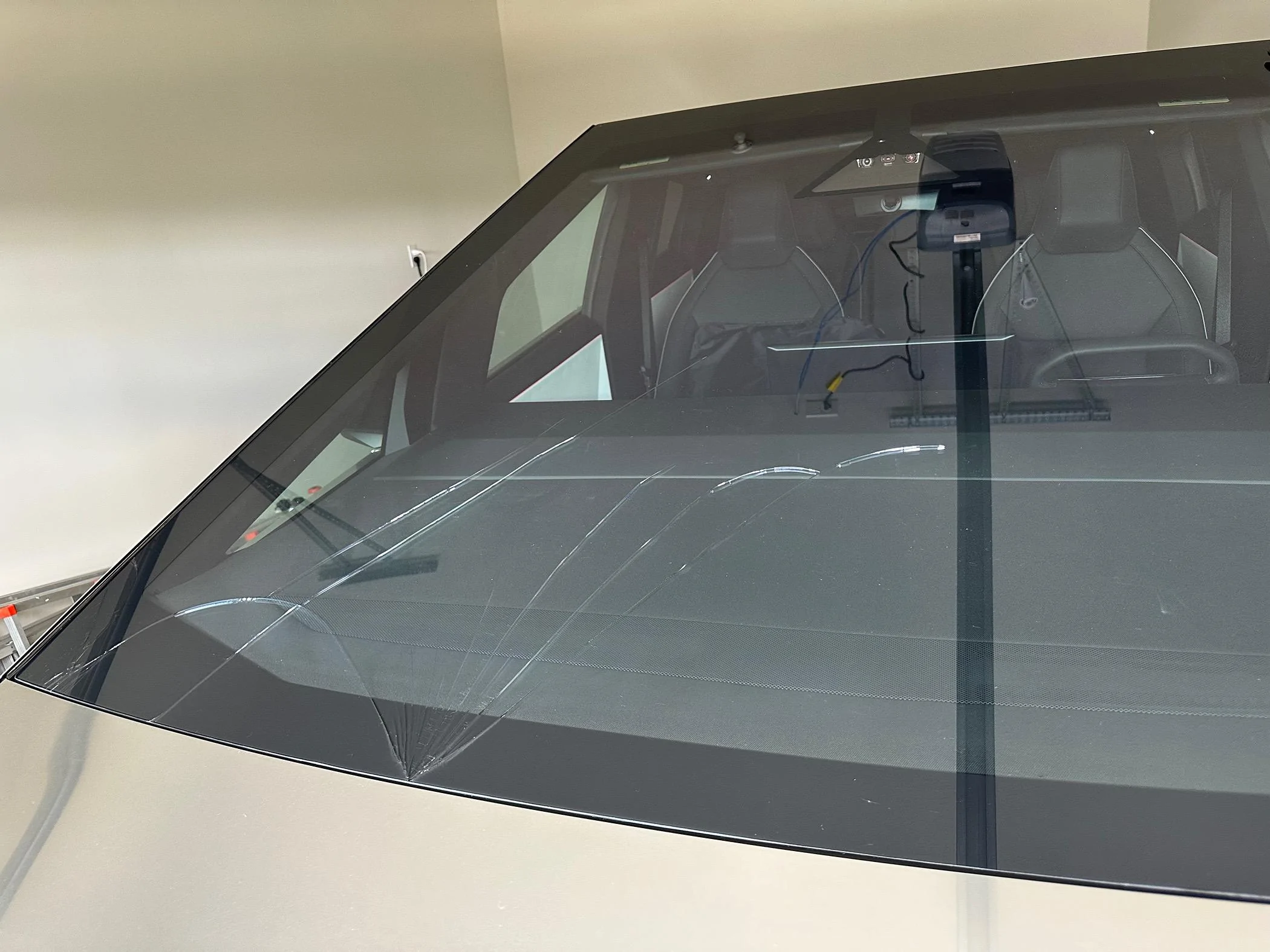 Tesla Cybertruck Windshield cracked on delivery day IMG_3436