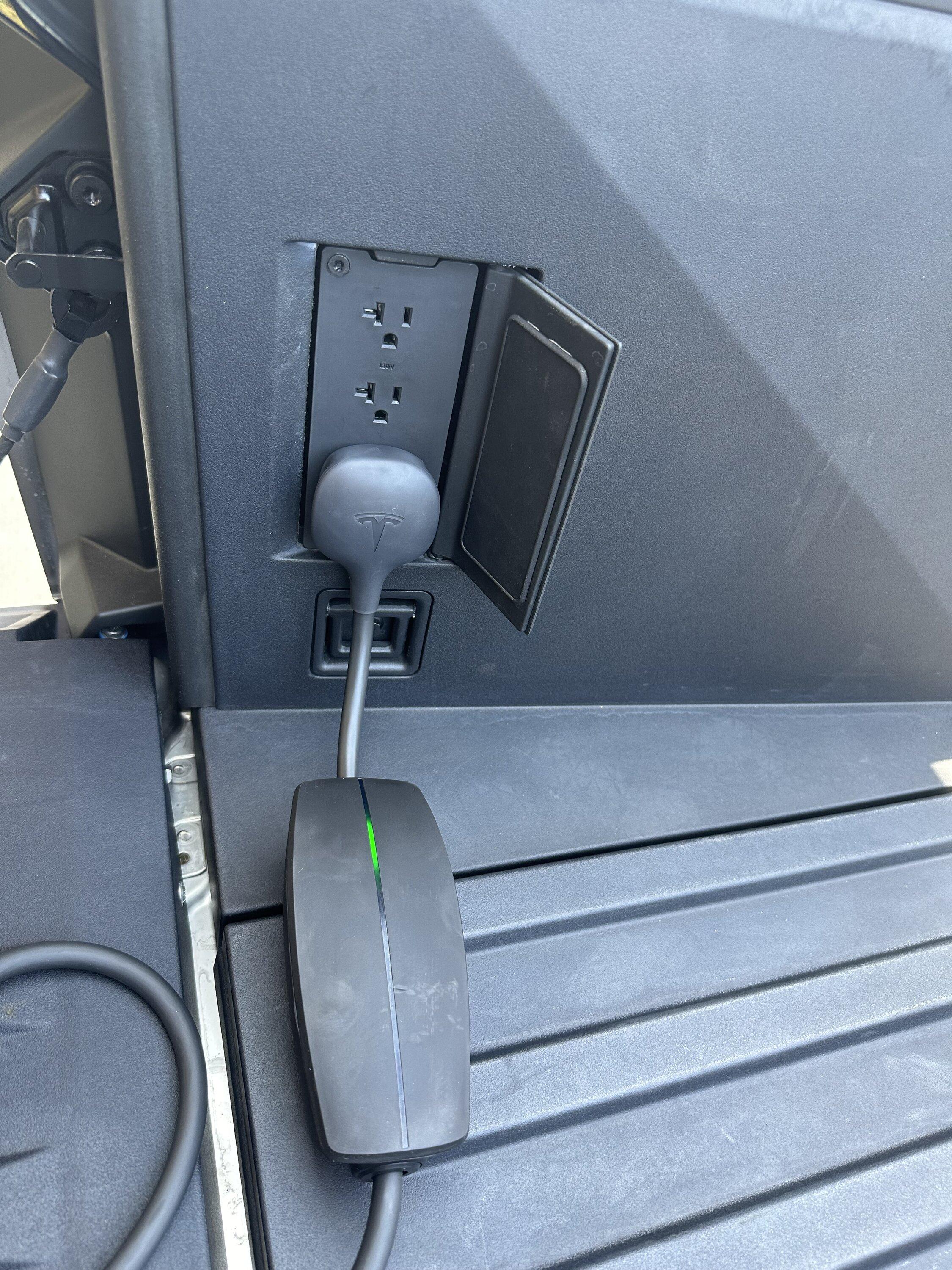 Tesla Cybertruck V2V charging a Mercedes EQE IMG_2229