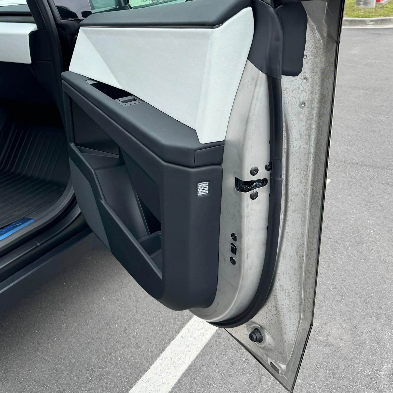 Tesla Cybertruck Door jams delivered cleaned / polished?? What product to use? IMG_6489