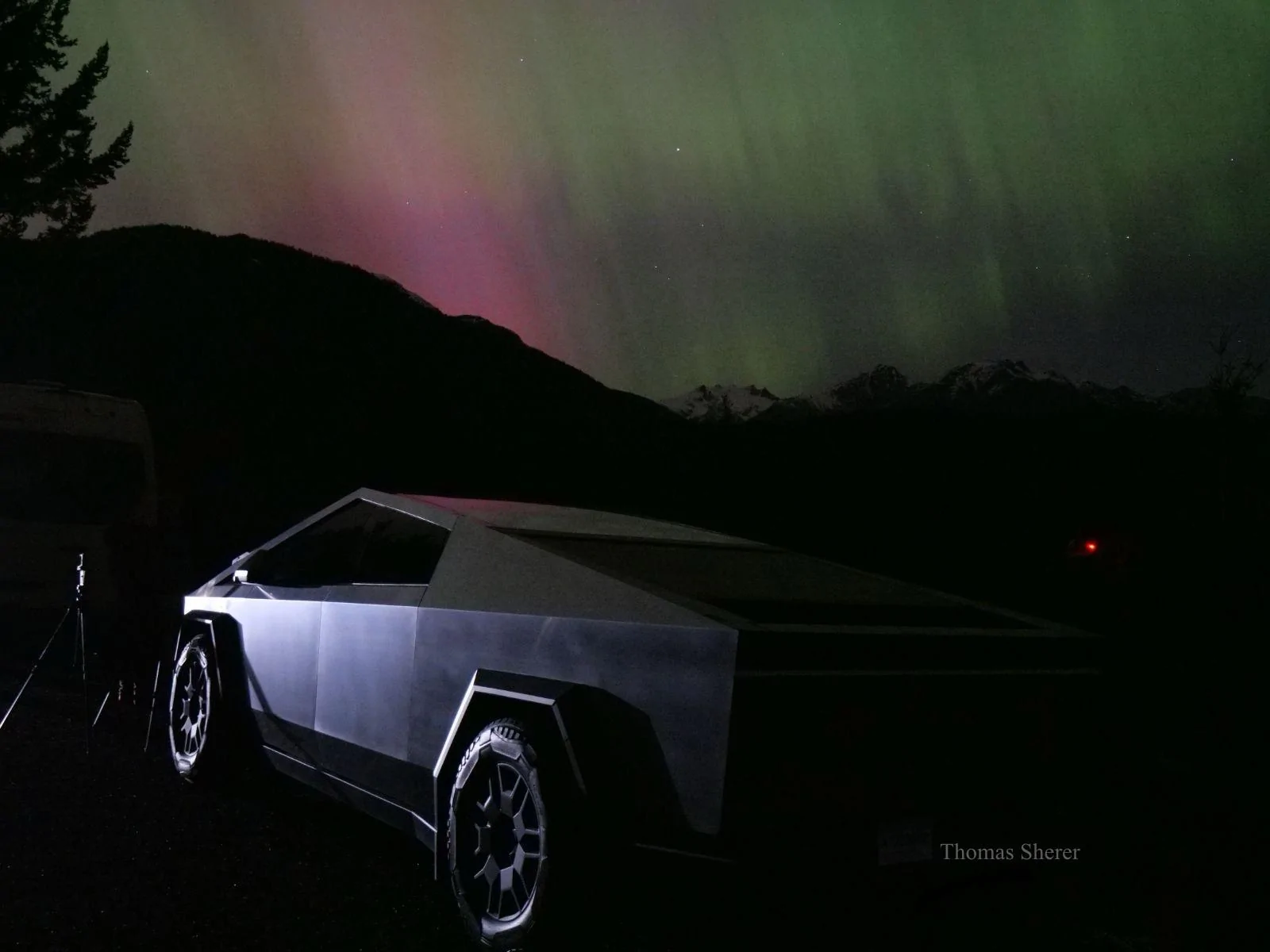 Tesla Cybertruck Northern Lights Aurora Borealis w/ Cybertruck - post yours image000000