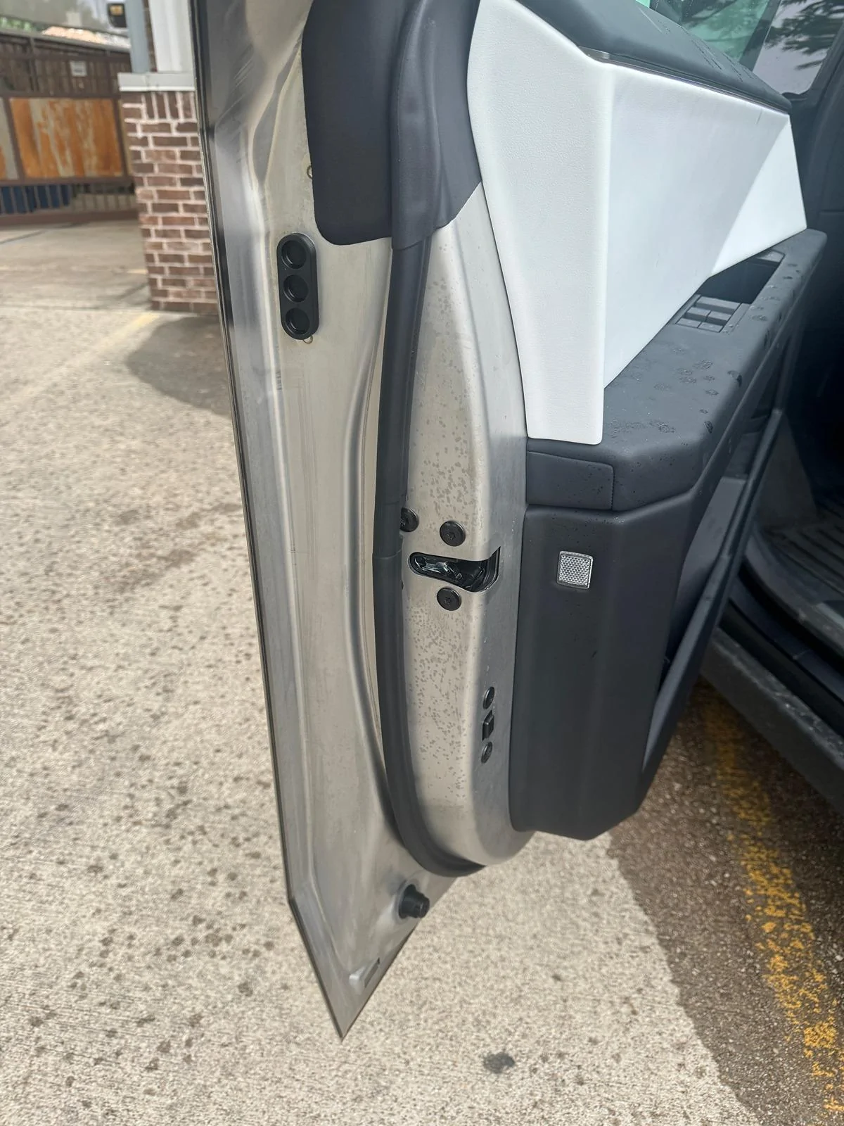 Tesla Cybertruck Door jams delivered cleaned / polished?? What product to use? doorjam2