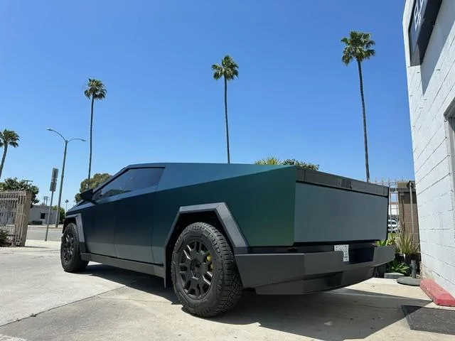 Tesla Cybertruck GREEN Vinyl Wrap & PPF Cybertruck -- Photos & Videos image3
