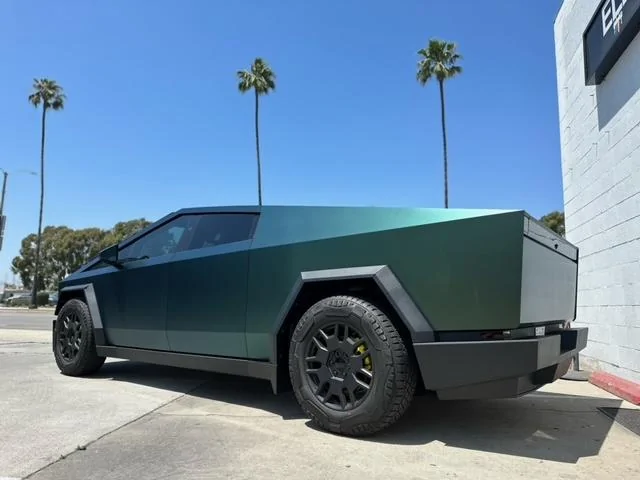 Tesla Cybertruck GREEN Vinyl Wrap & PPF Cybertruck -- Photos & Videos image5