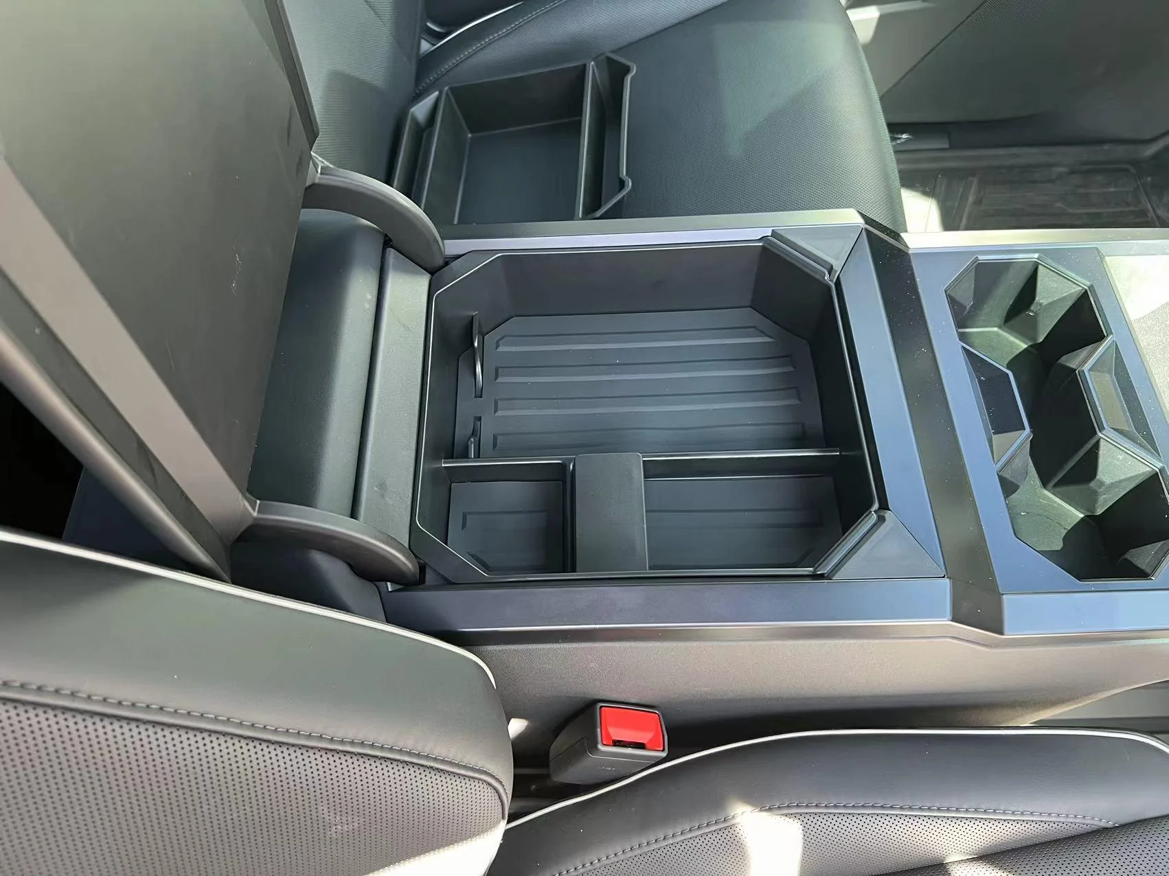 Tesla Cybertruck Center Console Tray with Removable Coin Holder 5