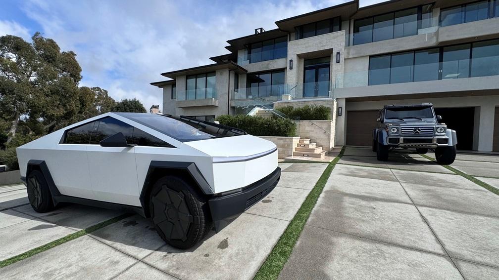 Tesla Cybertruck Daily random Cybertruck photos thread - Post Yours! 📸 🤳 IMG_1169