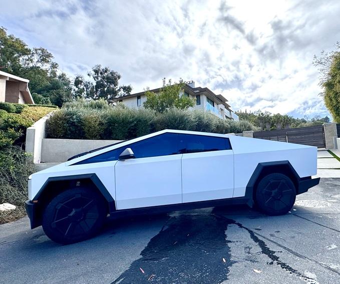 Tesla Cybertruck Daily random Cybertruck photos thread - Post Yours! 📸 🤳 IMG_1171