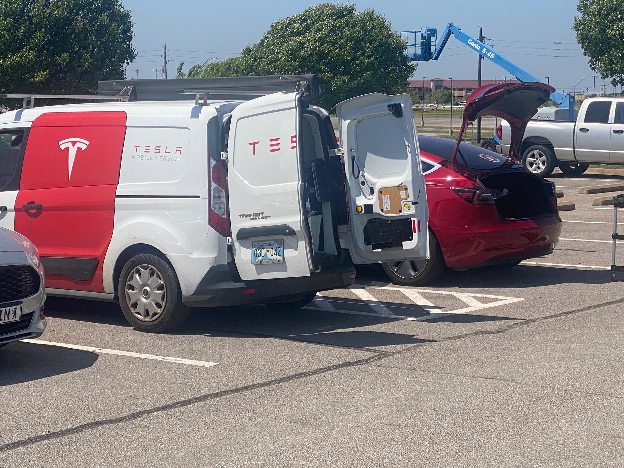 Tesla Cybertruck First manufacturing issue IMG_4913