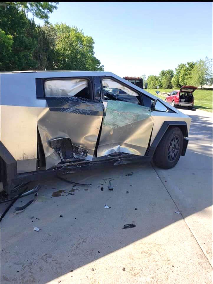Cybertruck t-bone accident.jpeg