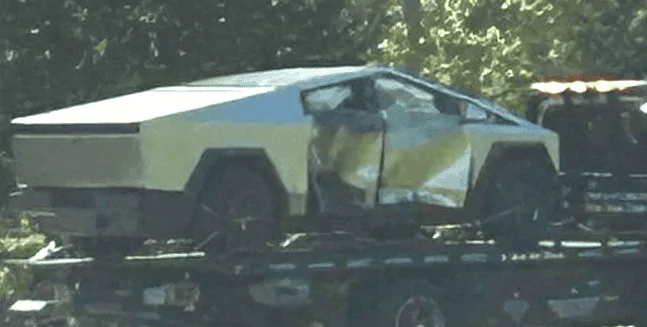 Tesla Cybertruck Cybertruck T-Bone accident at high speed - damage photos 1715808230164-ea