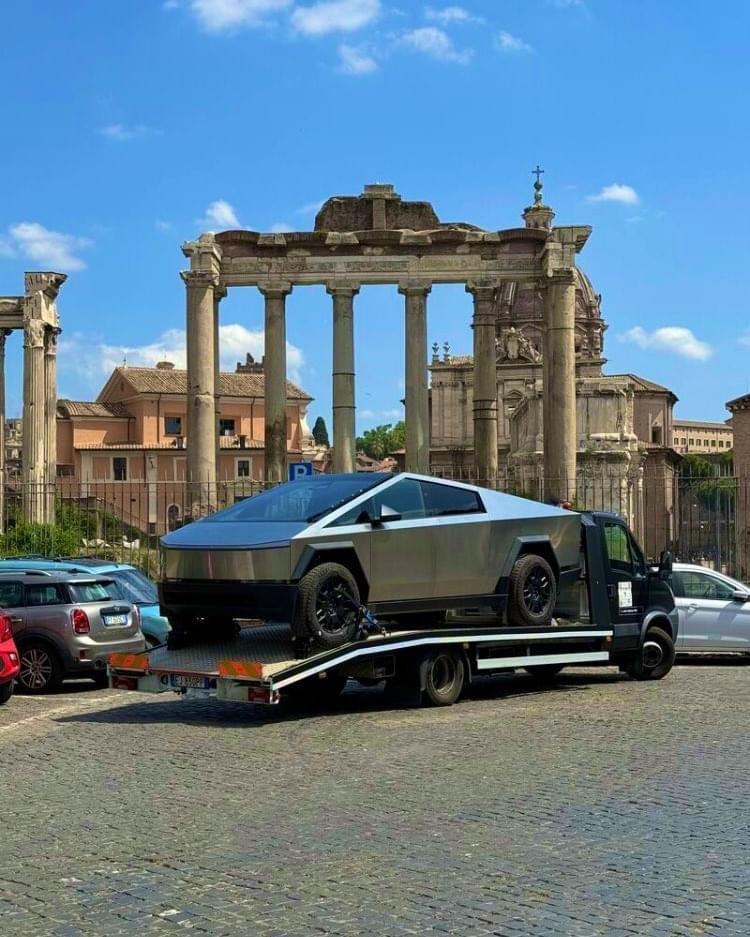 Tesla Cybertruck Cybertruck pics from its European "Odyssey" tour GNs7kp-WMAExtMz