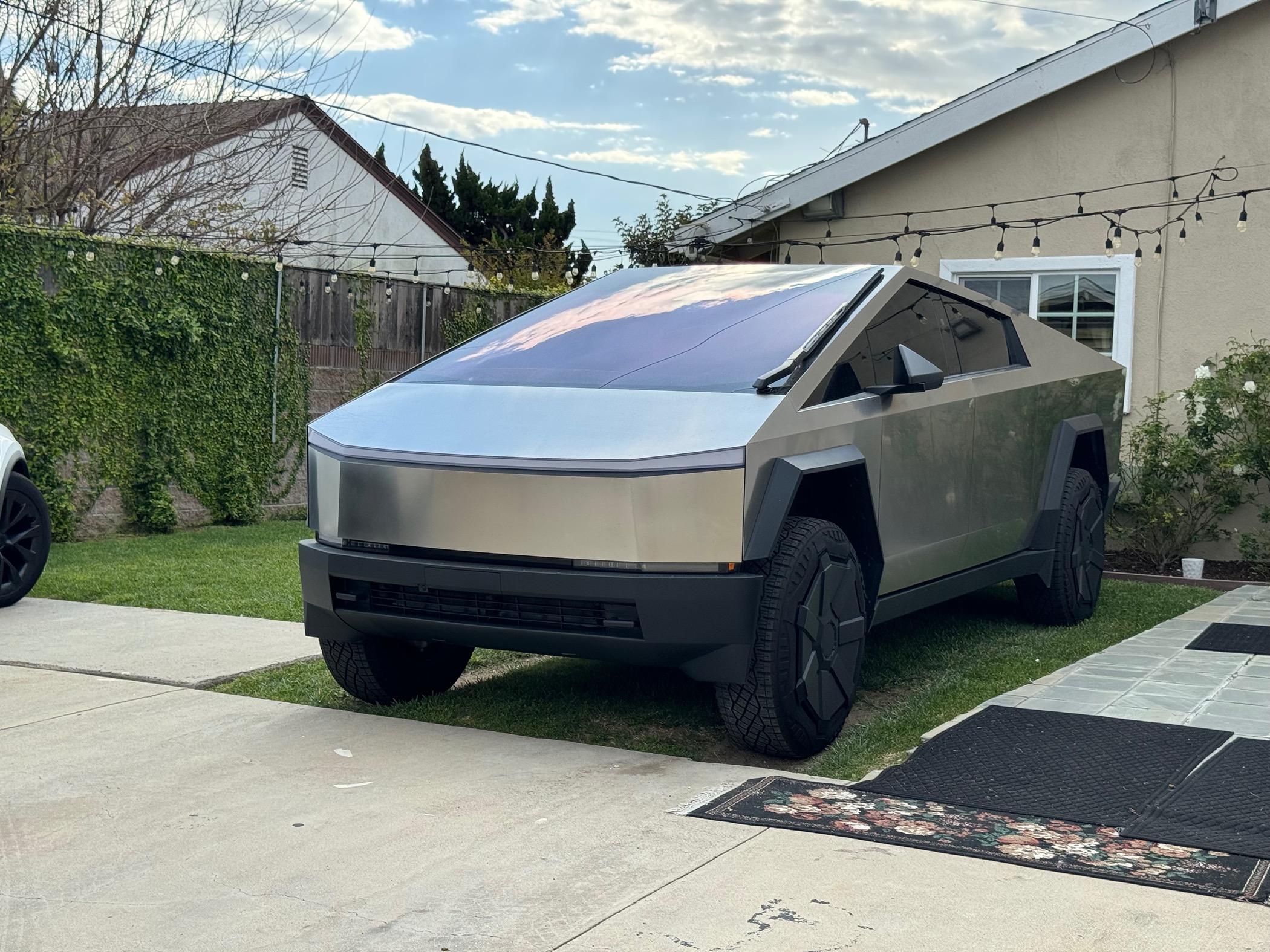 Tesla Cybertruck Cybertruck front windshield tint IMG_2657