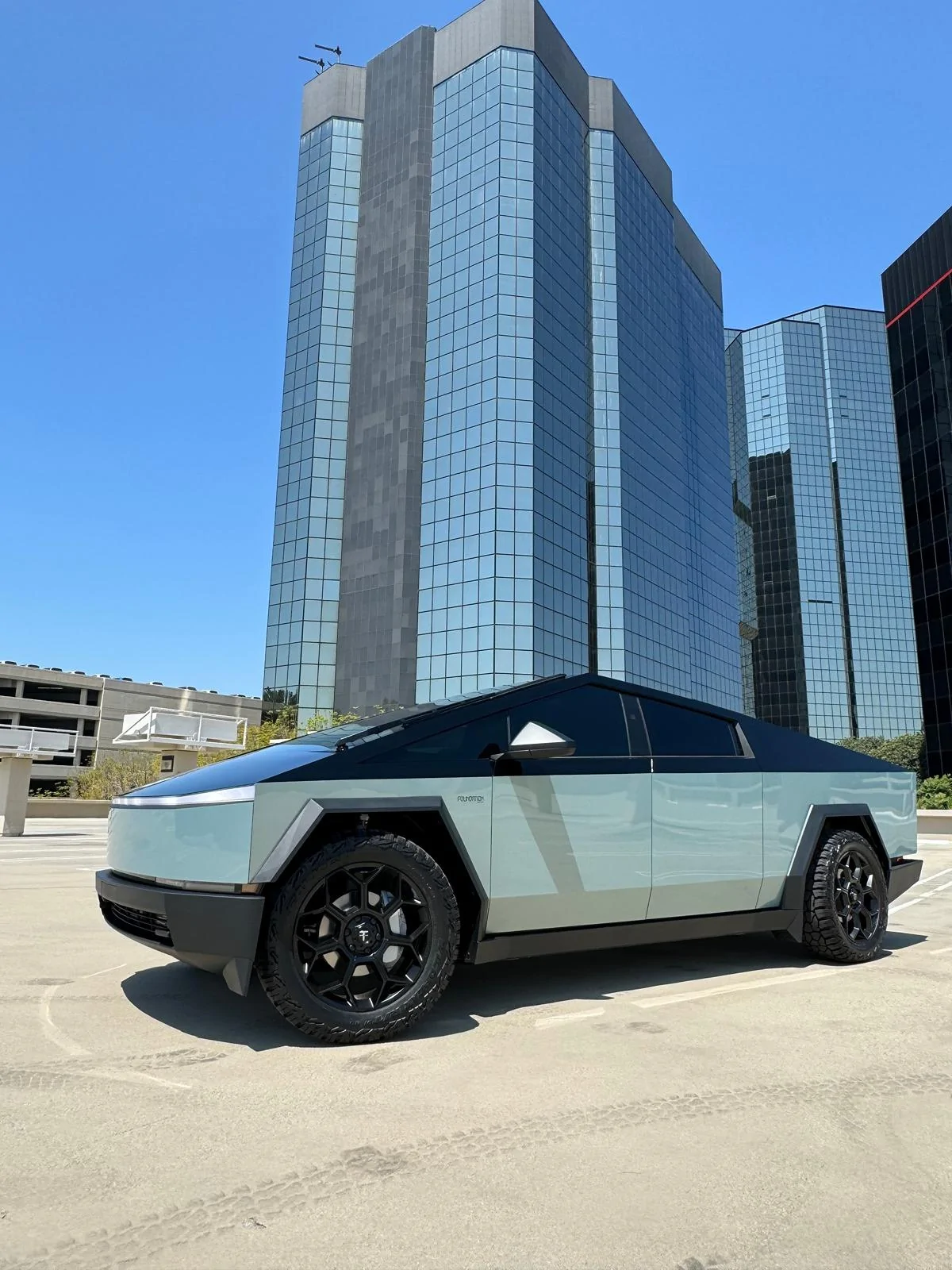 Tesla Cybertruck TWO-TONE / DUAL-TONE / MULTIPLE COLORS Vinyl Wrap & PPF Cybertruck -- Photos & Videos IMG_5136 2