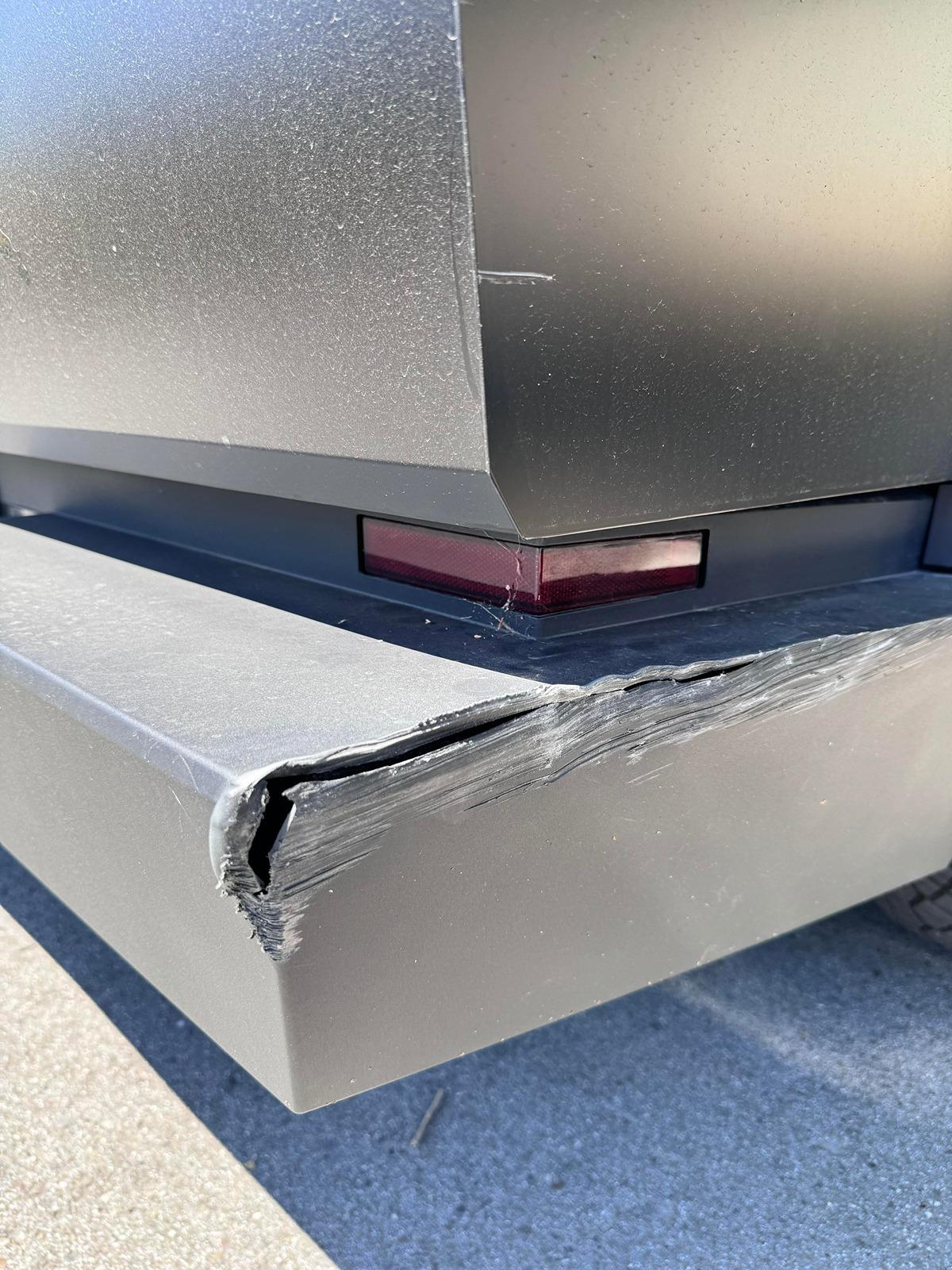 Tesla Cybertruck Cybertruck rear bumper replacement cost? 436706655_1643779472693933_1508707613180859631_n