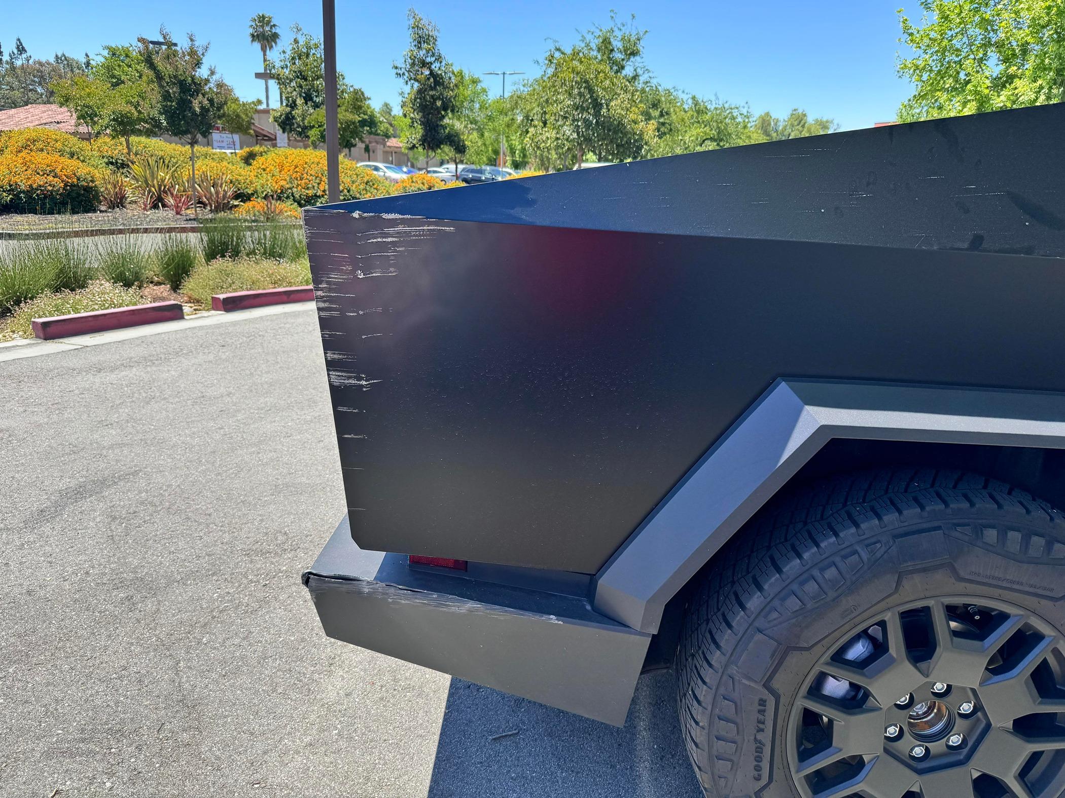 Tesla Cybertruck Cybertruck rear bumper replacement cost? 441129059_419213304296497_7260566010885191161_n