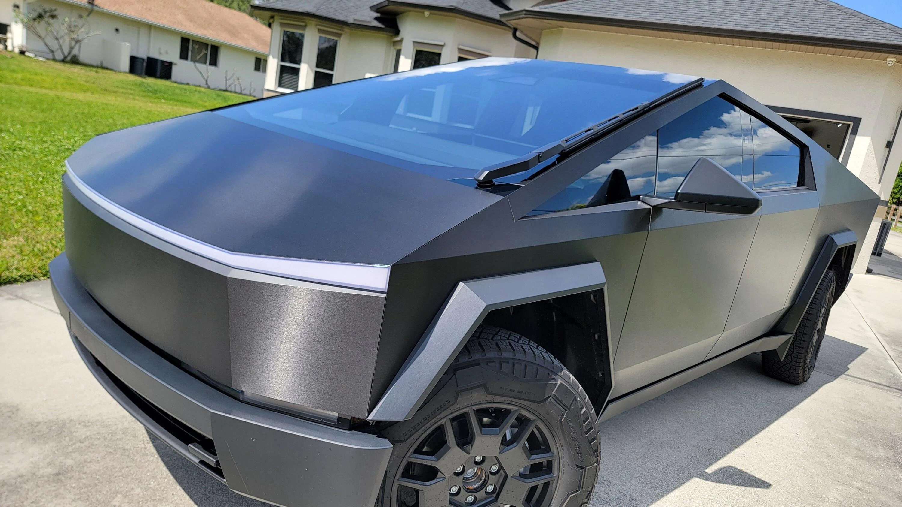 Tesla Cybertruck Cybertruck Wrapped in 3M 2080 - Brushed Black Metallic 20240312_143505