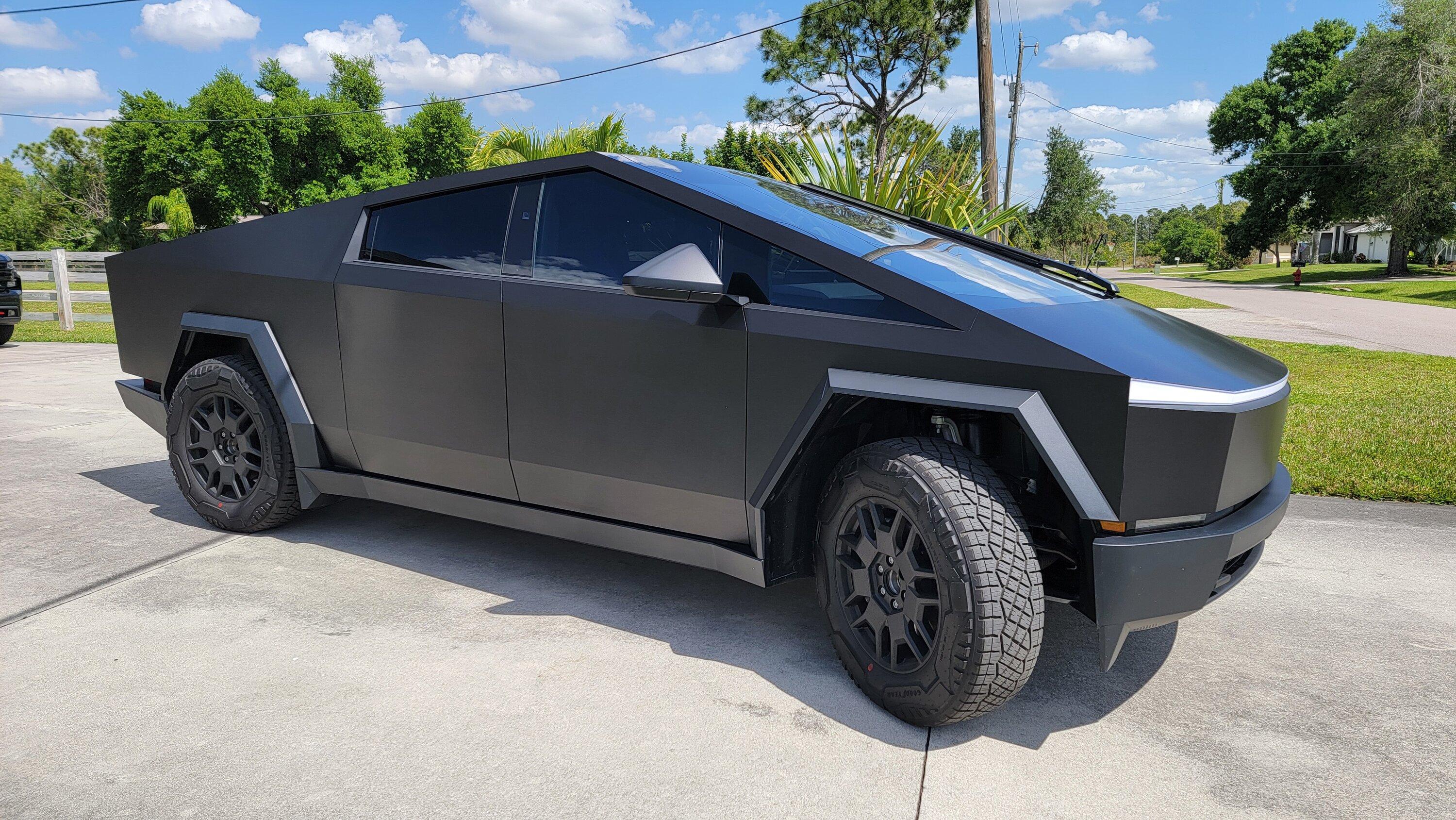 Tesla Cybertruck Cybertruck Wrapped in 3M 2080 - Brushed Black Metallic 20240312_143141