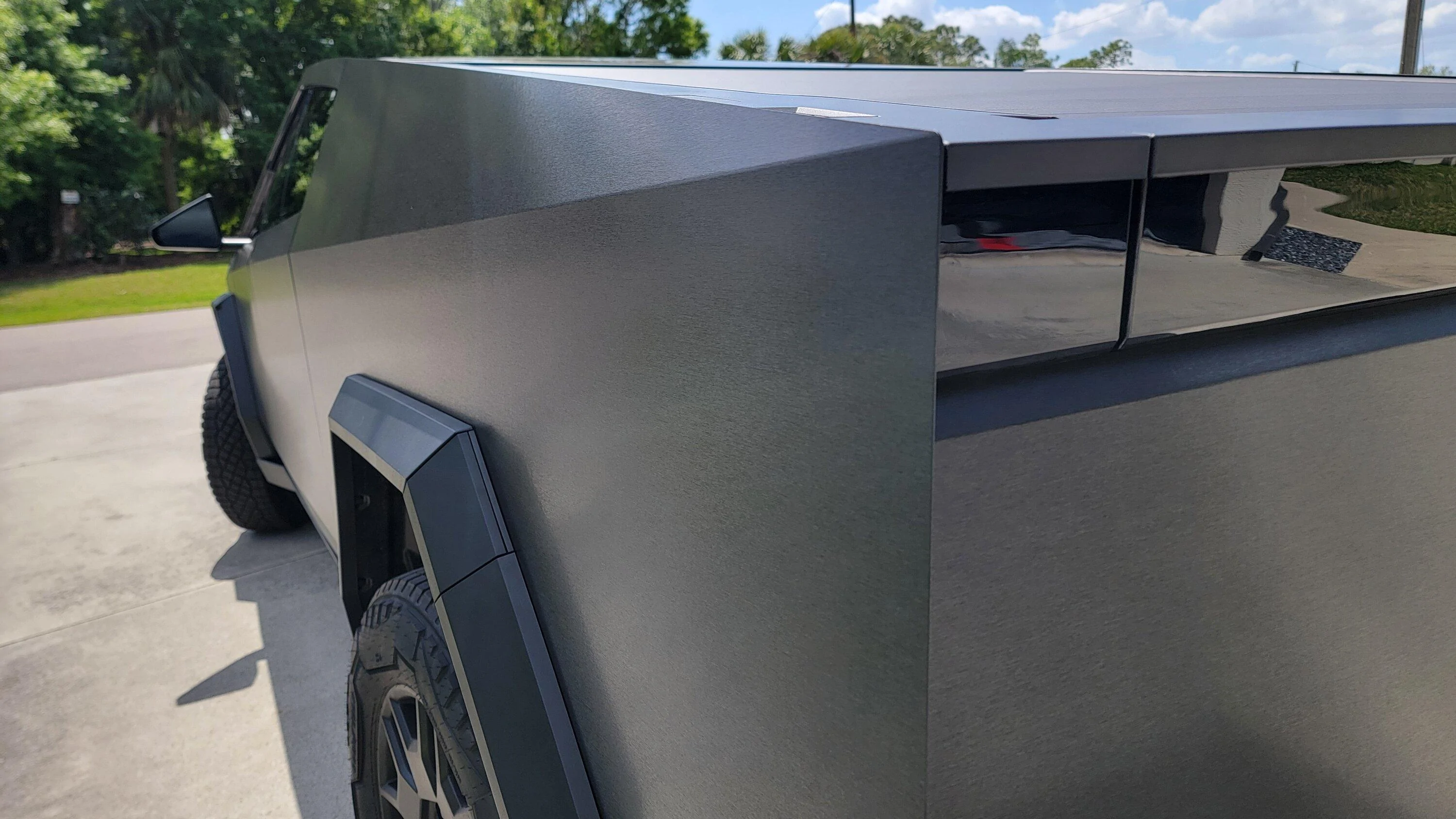 Tesla Cybertruck Cybertruck Wrapped in 3M 2080 - Brushed Black Metallic 20240312_143423