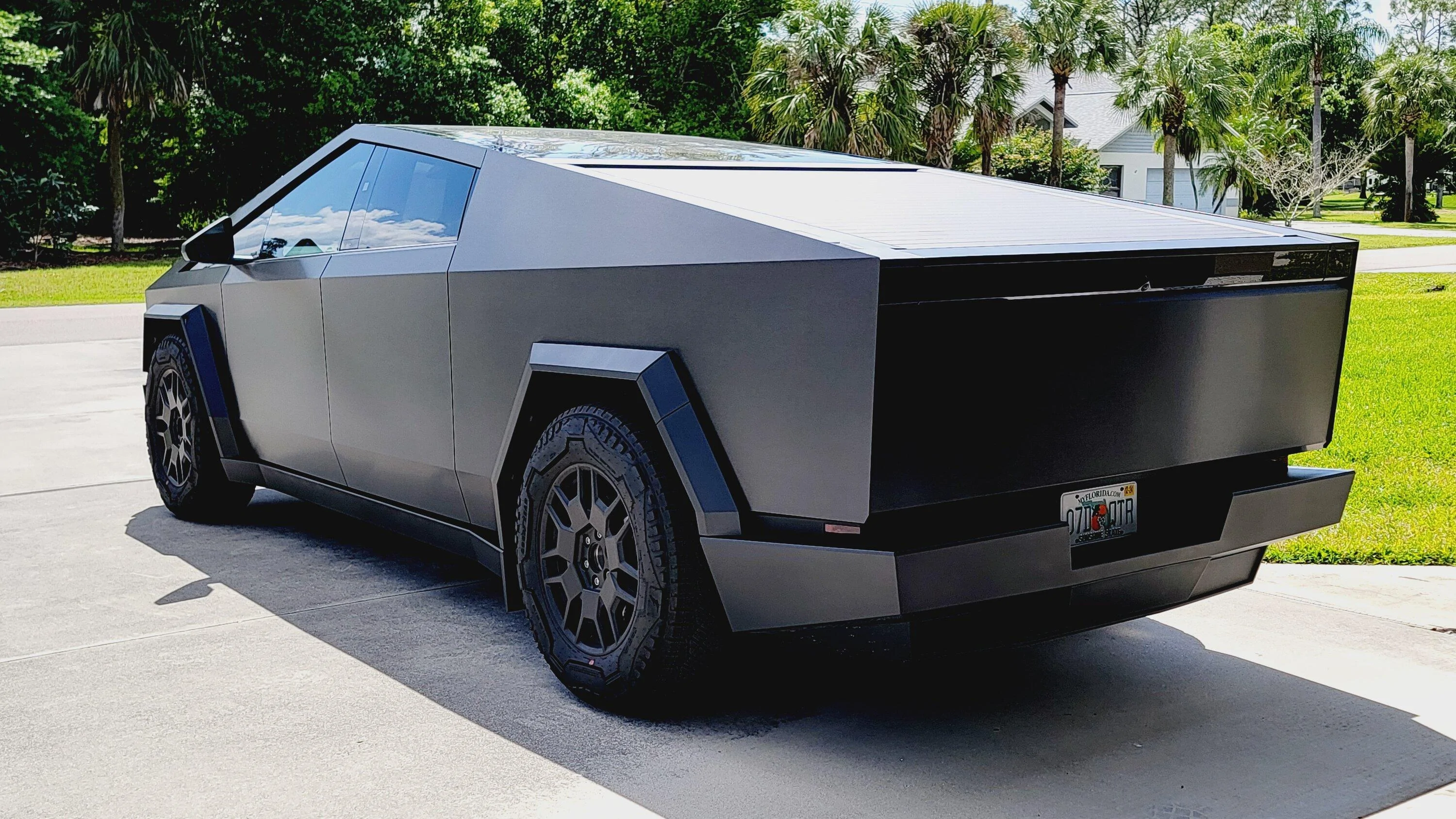 Tesla Cybertruck Cybertruck Wrapped in 3M 2080 - Brushed Black Metallic 20240312_143826