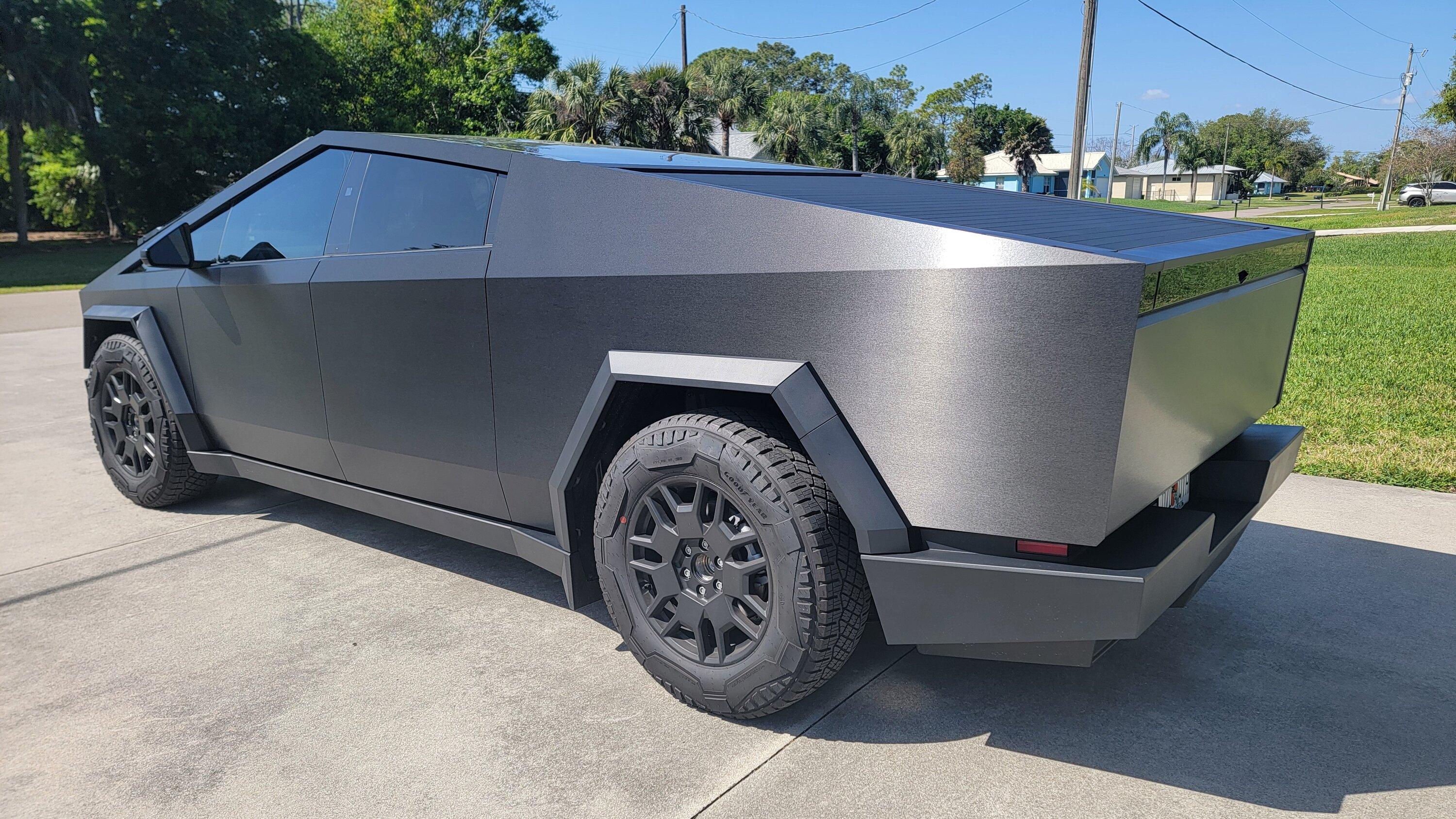 Tesla Cybertruck Cybertruck Wrapped in 3M 2080 - Brushed Black Metallic 20240312_113549