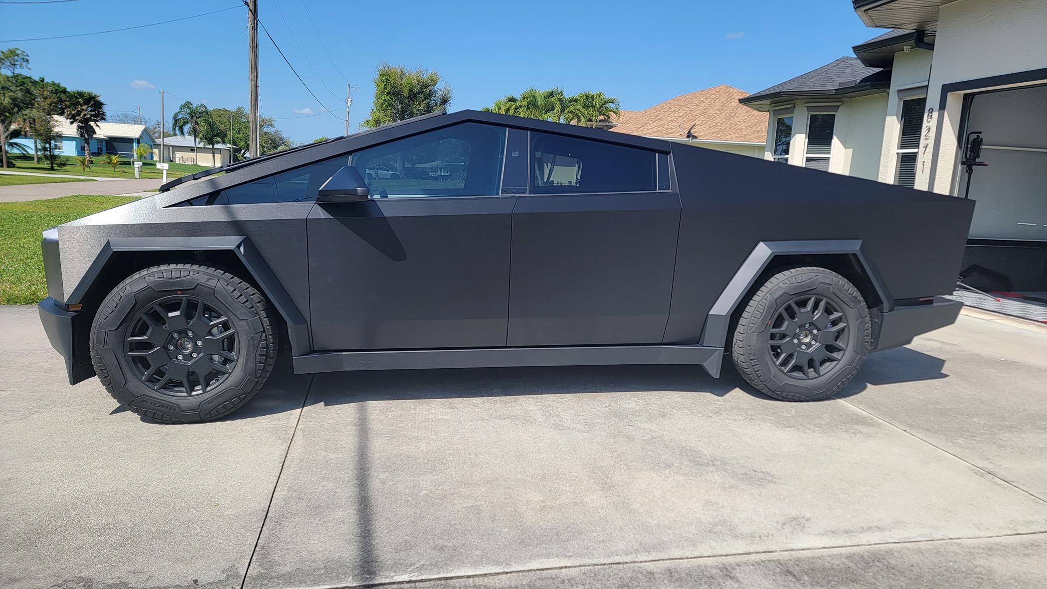 Tesla Cybertruck Cybertruck Wrapped in 3M 2080 - Brushed Black Metallic 20240312_113559