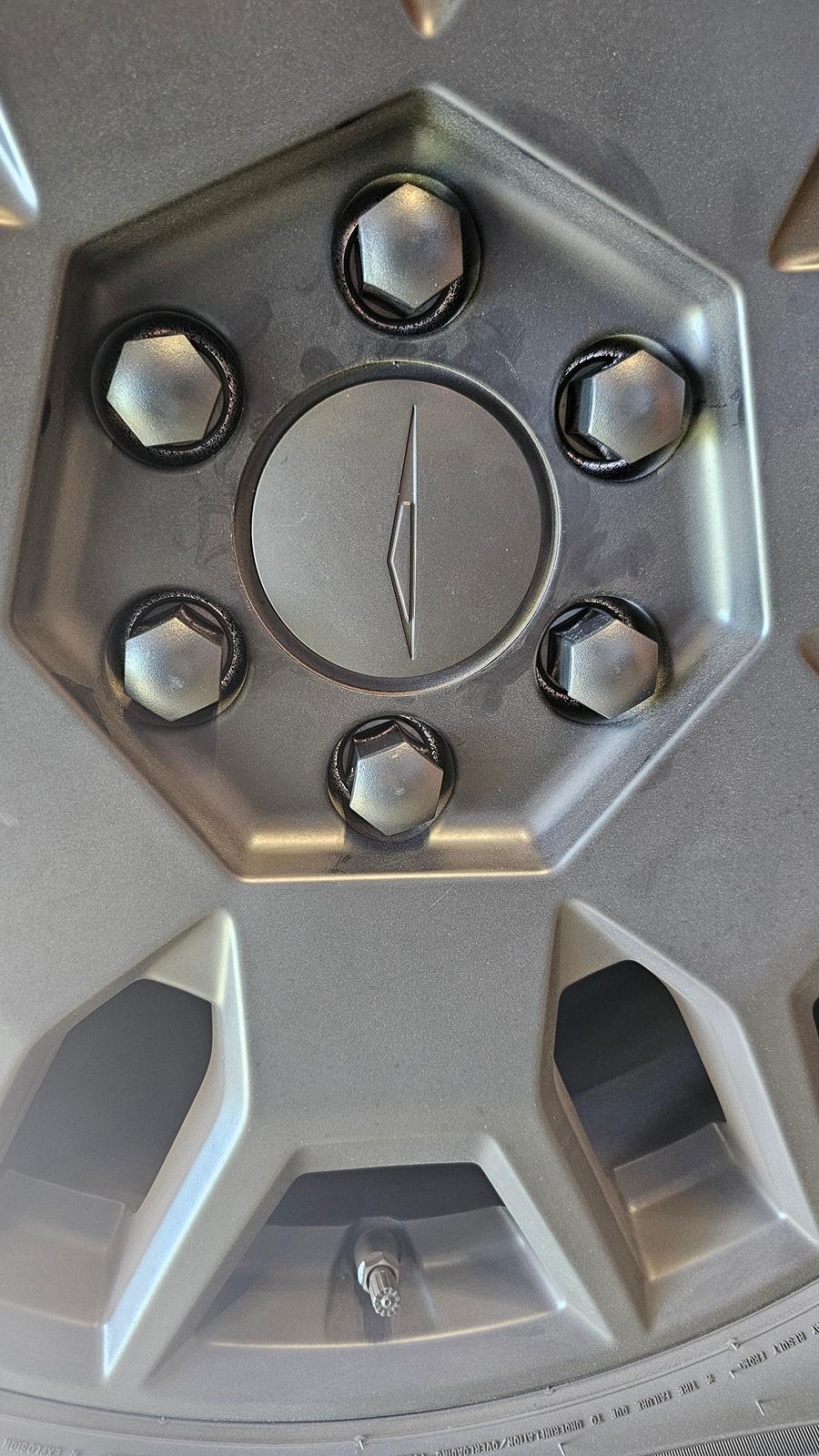 Tesla Cybertruck Cybertruck Delivered with Center Caps 20240518_174013