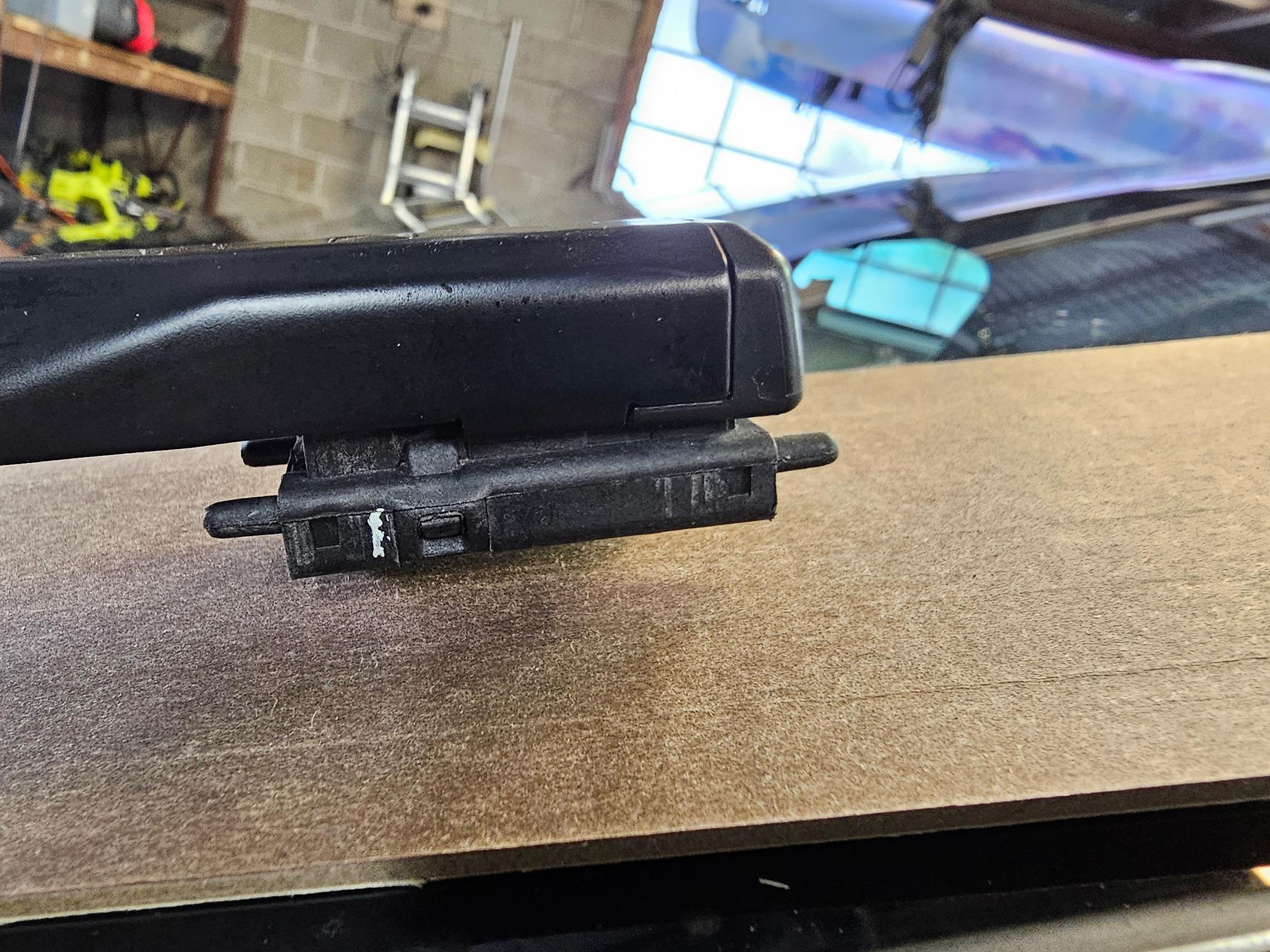 Tesla Cybertruck Wiper blade issue - blurry streak 20240519_163127