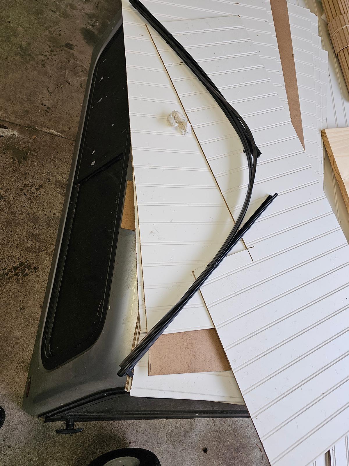 Tesla Cybertruck Wiper blade issue - blurry streak 20240519_163107