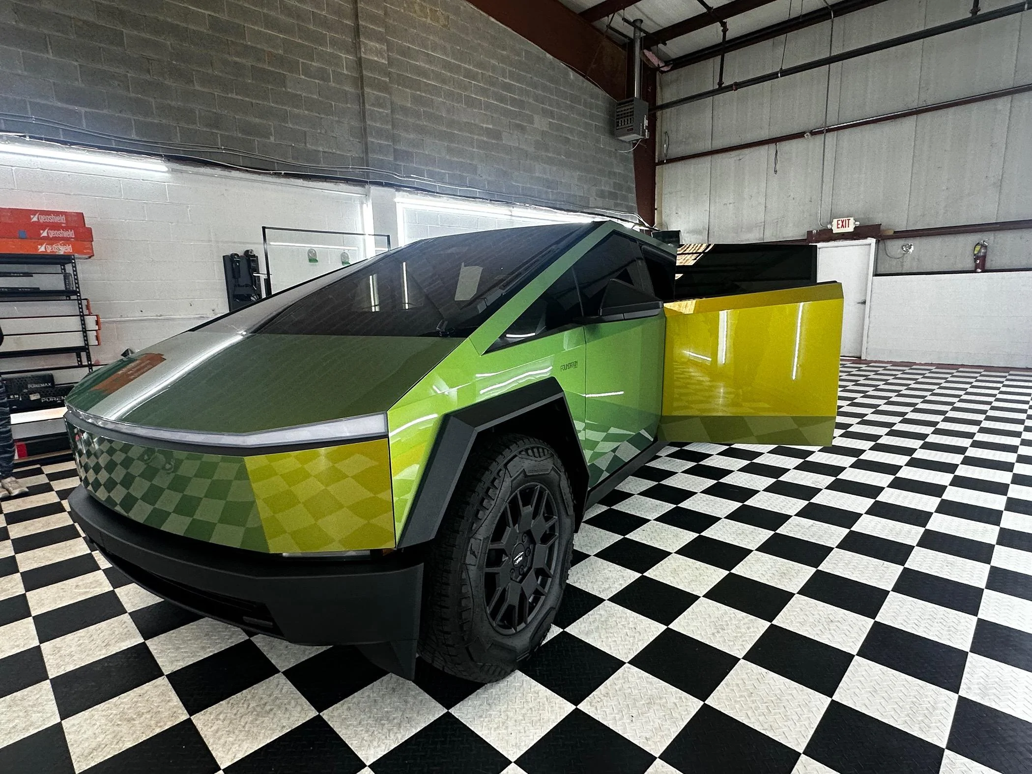Tesla Cybertruck My Cybertruck in Stek DynoShiftGreen - Limited Edition - 1 of 250 Globally IMG_1300