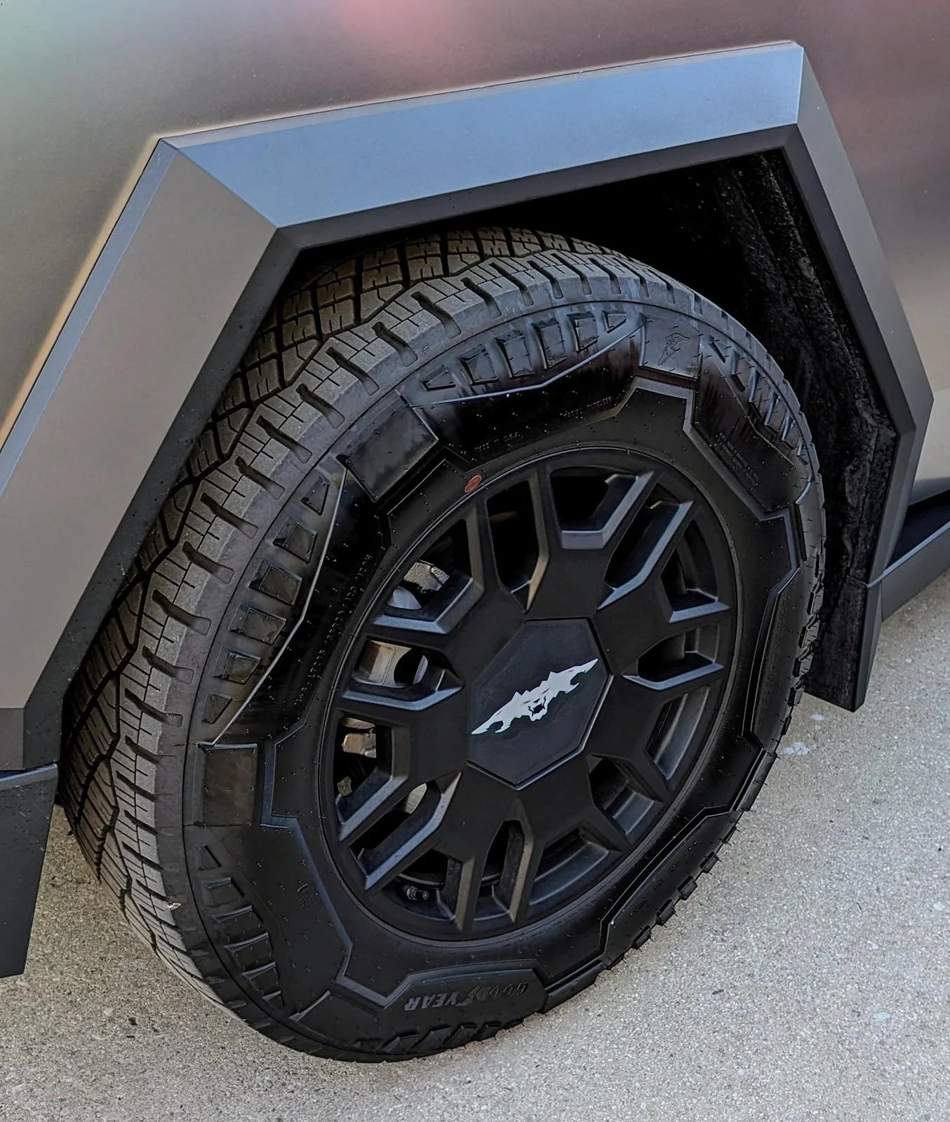 Tesla Cybertruck Cybertruck Delivered with Center Caps Cyberbeast Full color IRL 02