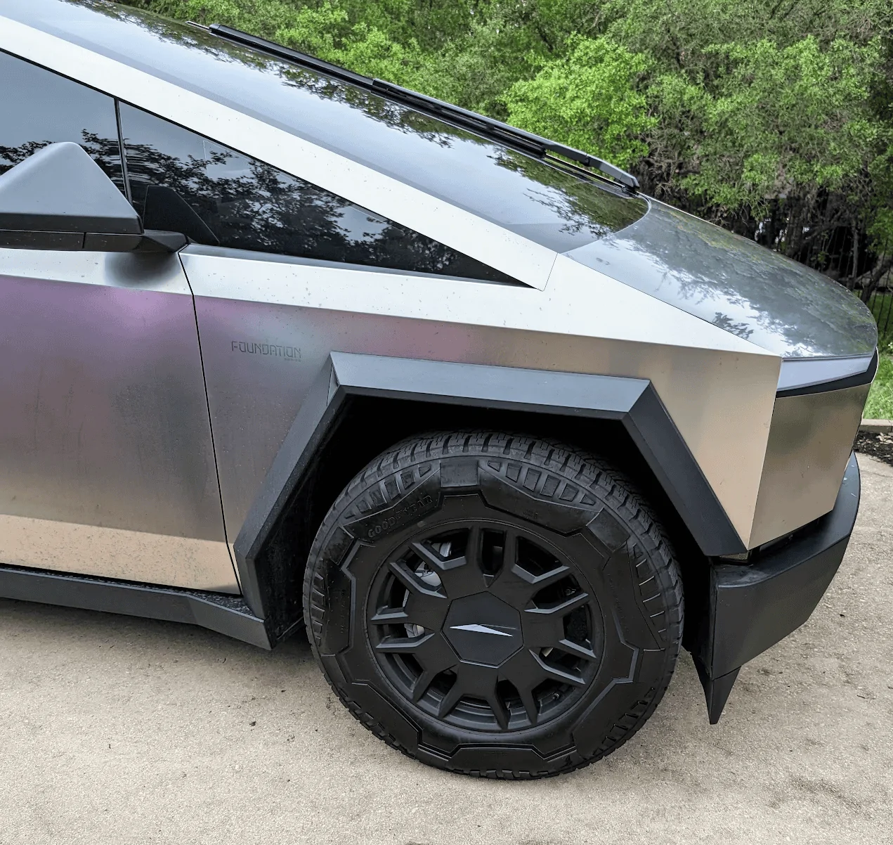 Tesla Cybertruck Cybertruck Delivered with Center Caps 1716175787386-3m