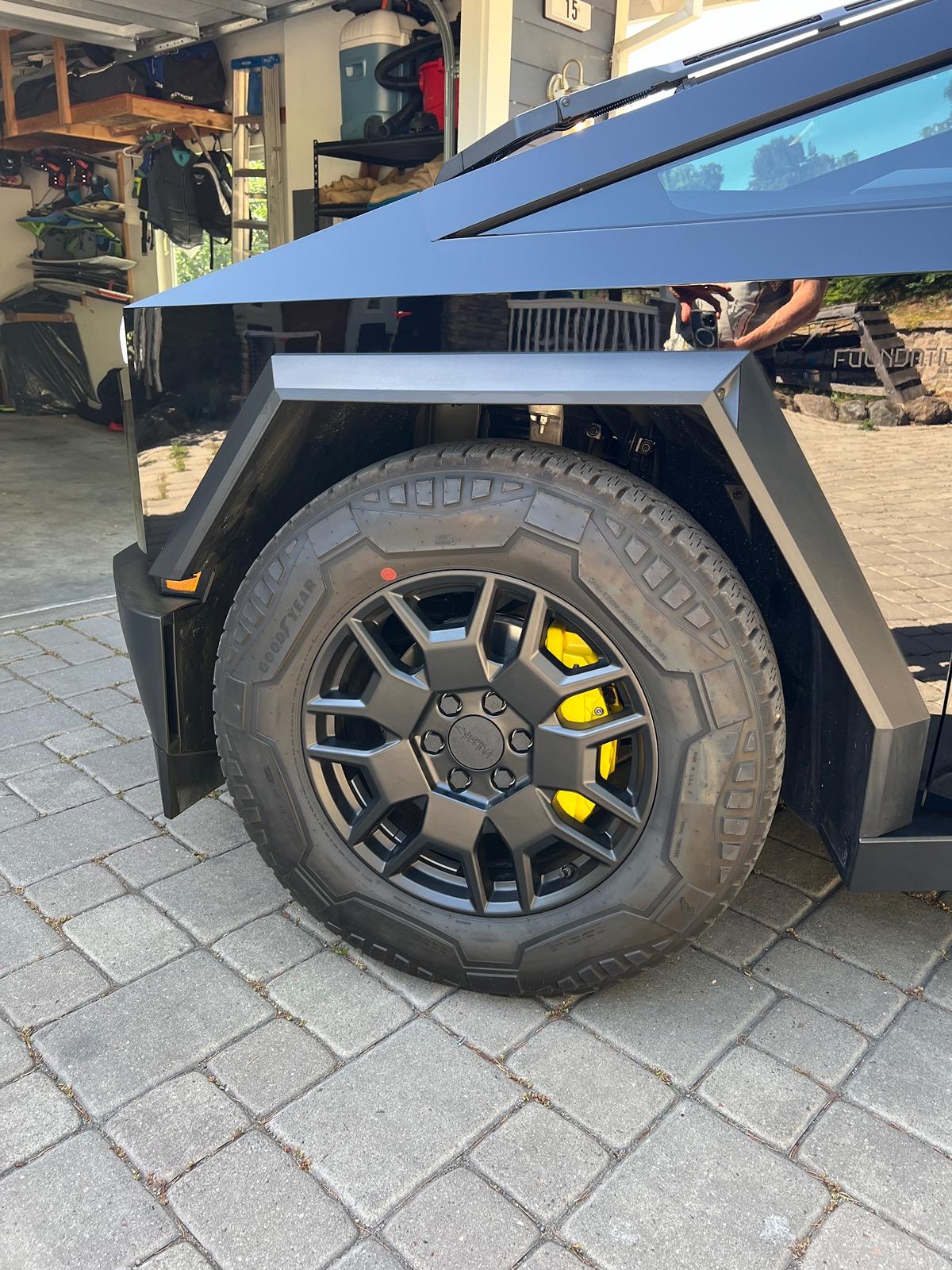 Tesla Cybertruck Painted my brake calipers IMG_8057