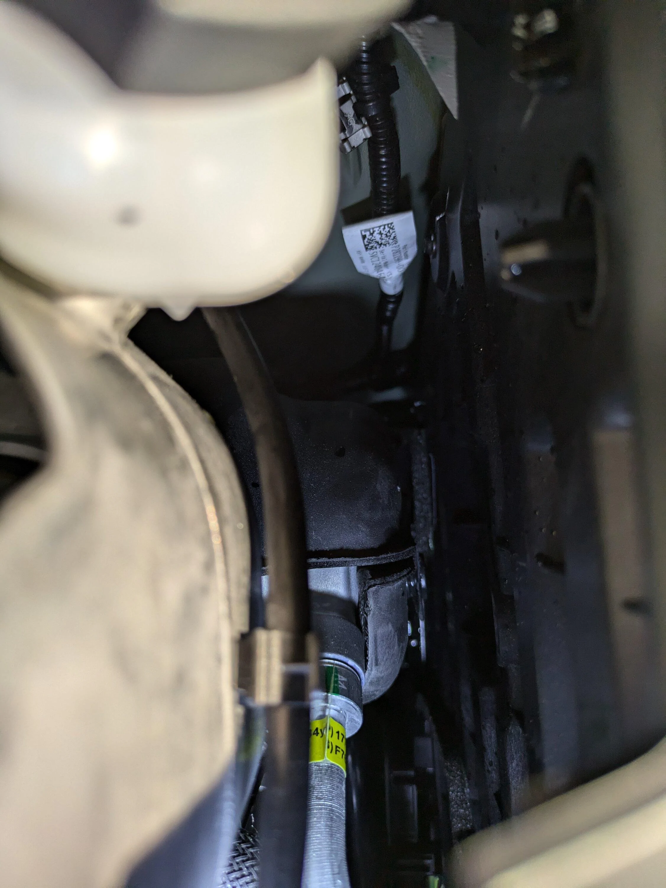 Tesla Cybertruck Slow brake fluid leak 1000002447