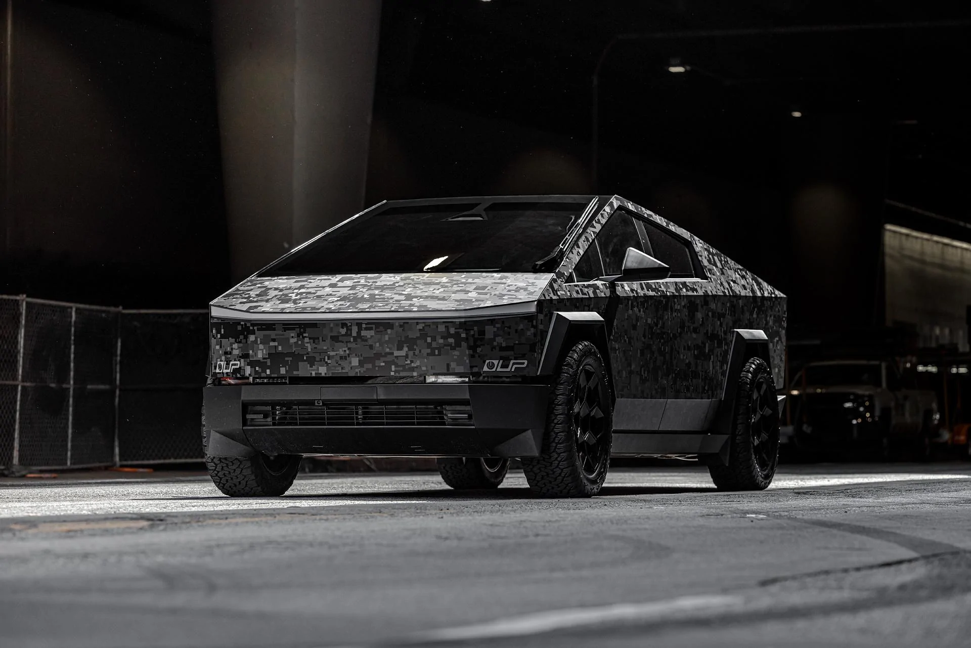 Tesla Cybertruck Camo / Camouflage Vinyl Wrap & PPF Cybertruck -- Photos & Videos Unplugged Performance Digital Camo Cybertruck Tesla Owners Silicon Valley 22 inch Cybrhex wh