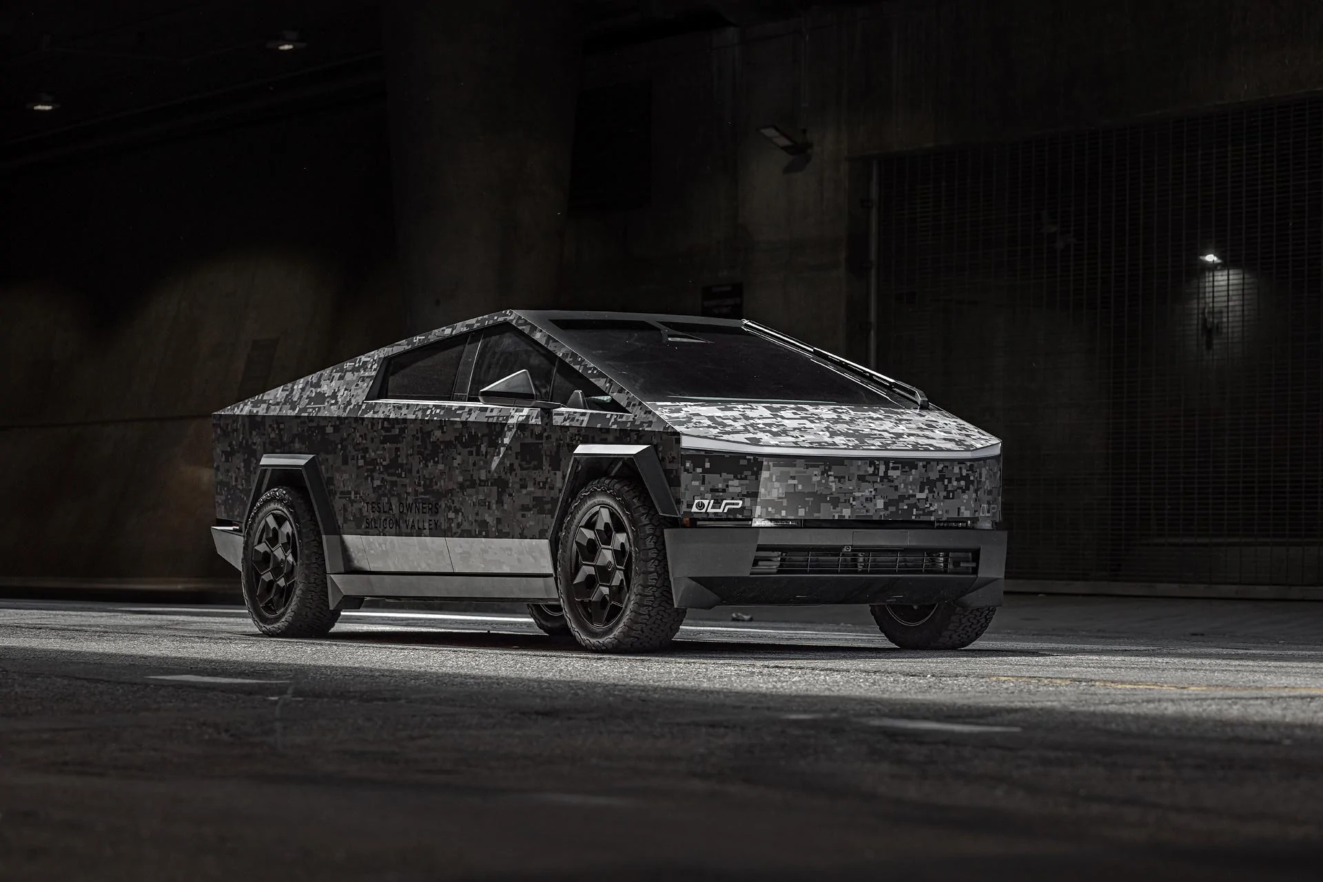Tesla Cybertruck Camo / Camouflage Vinyl Wrap & PPF Cybertruck -- Photos & Videos Unplugged Performance Digital Camo Cybertruck Tesla Owners Silicon Valley 22 inch Cybrhex wh