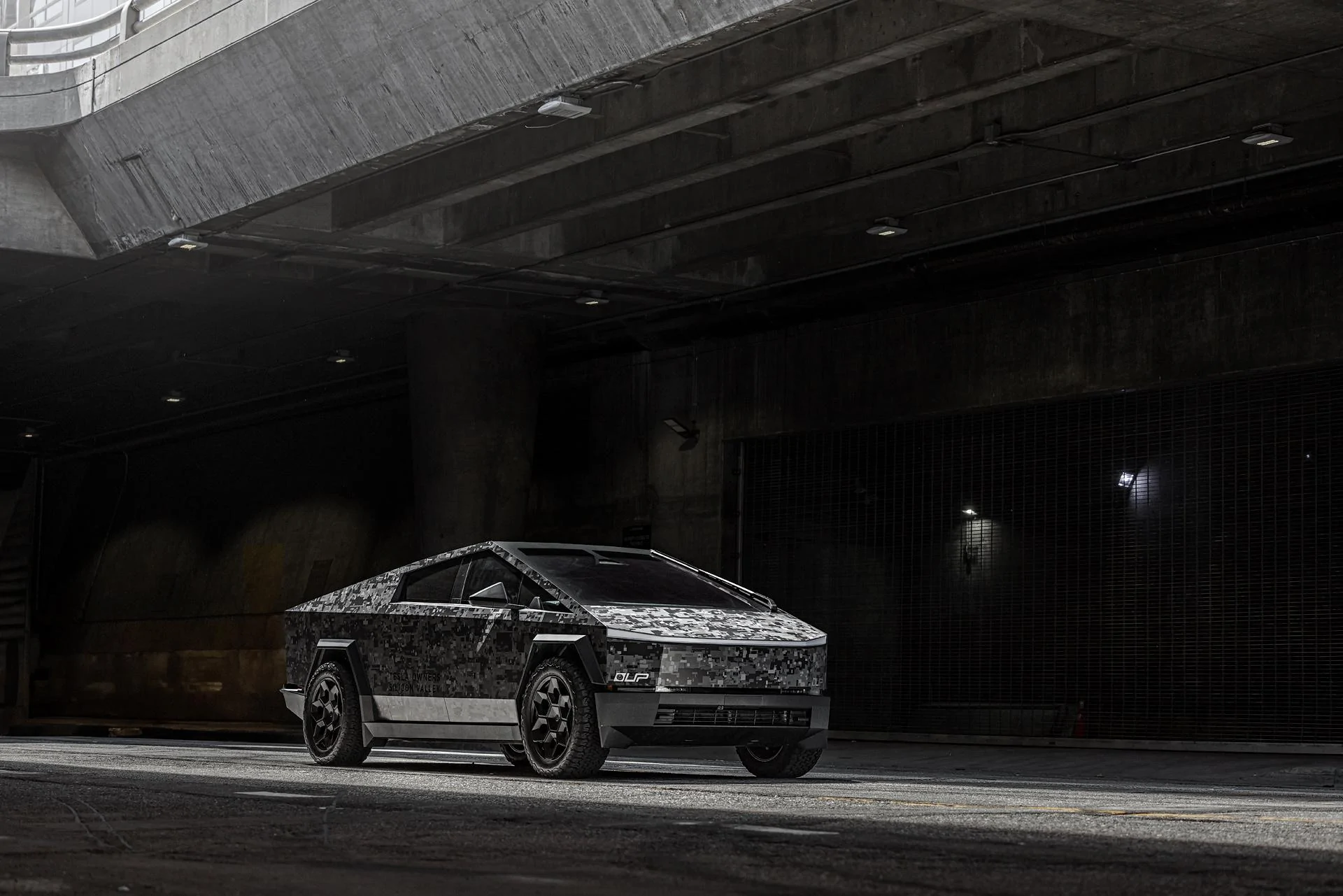 Tesla Cybertruck Camo / Camouflage Vinyl Wrap & PPF Cybertruck -- Photos & Videos Unplugged Performance Digital Camo Cybertruck Tesla Owners Silicon Valley 22 inch Cybrhex wh