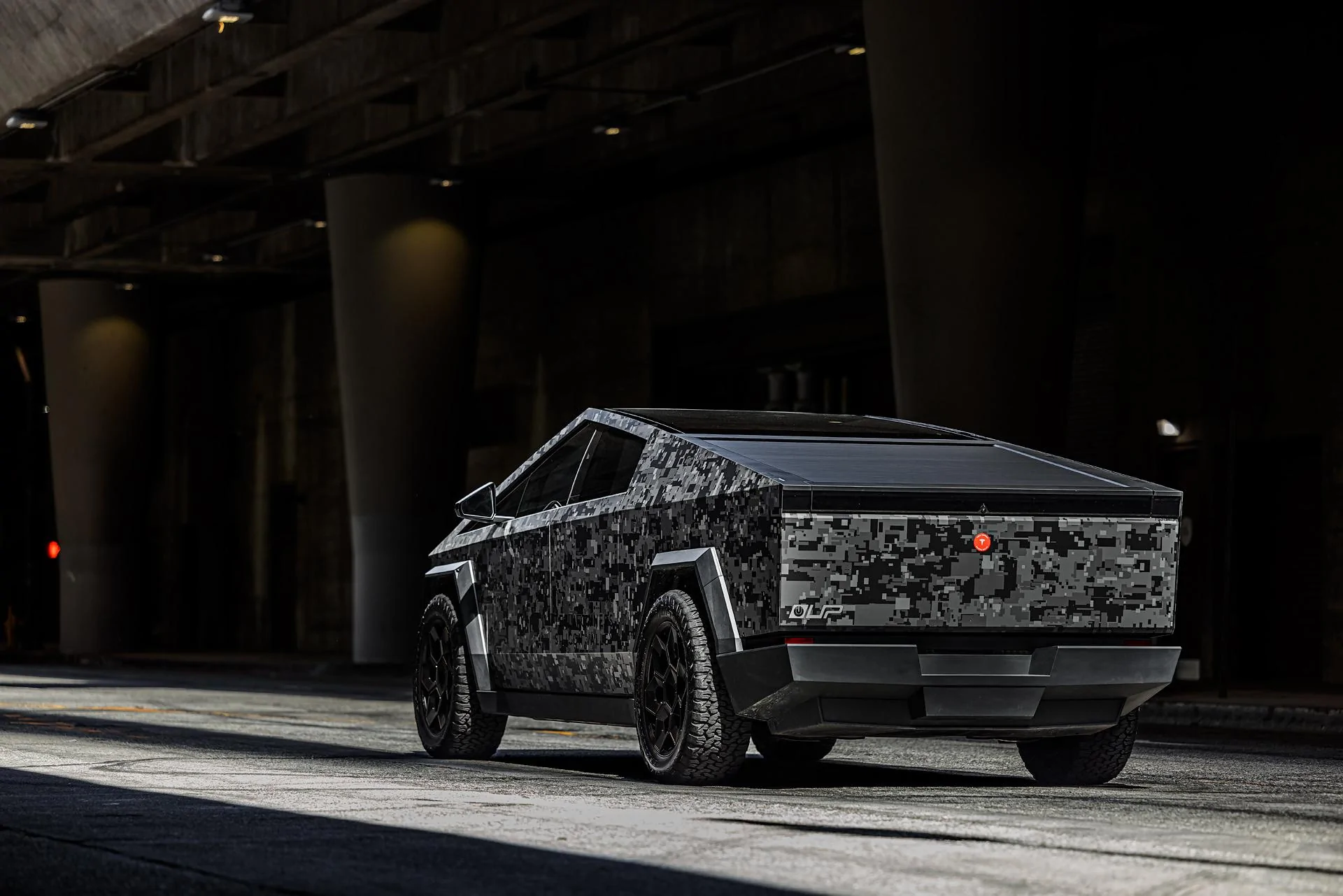 Tesla Cybertruck Camo / Camouflage Vinyl Wrap & PPF Cybertruck -- Photos & Videos Unplugged Performance Digital Camo Cybertruck Tesla Owners Silicon Valley 22 inch Cybrhex wh