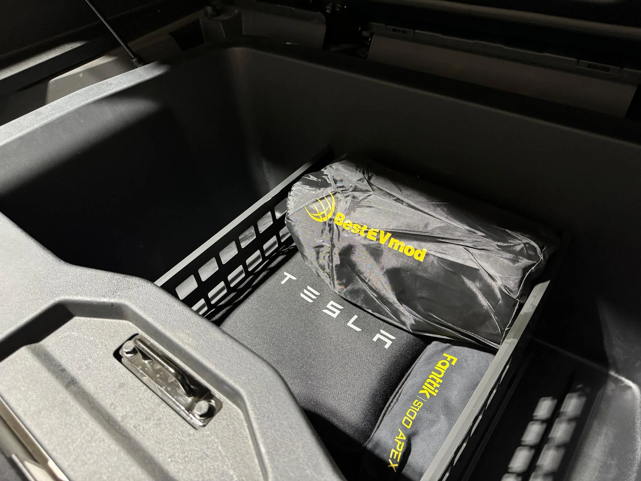 Tesla Cybertruck [REVIEW] Bed Air Mattress by BestEVMod/EVVida IMG_6361