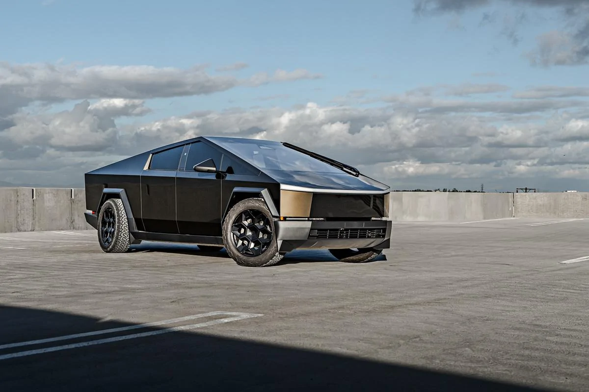 Tesla Cybertruck Pure PPF Platinum Wrapped Cybertruck Unplugged Performance Tesla Cybertruck wrap + 22 inch Cybrhex wheels  (15)
