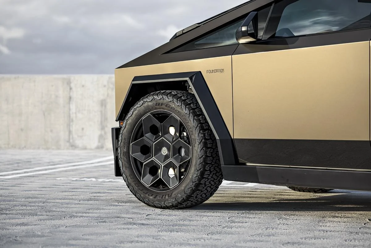 Tesla Cybertruck Pure PPF Platinum Wrapped Cybertruck Unplugged Performance Tesla Cybertruck wrap + 22 inch Cybrhex wheels  (10)
