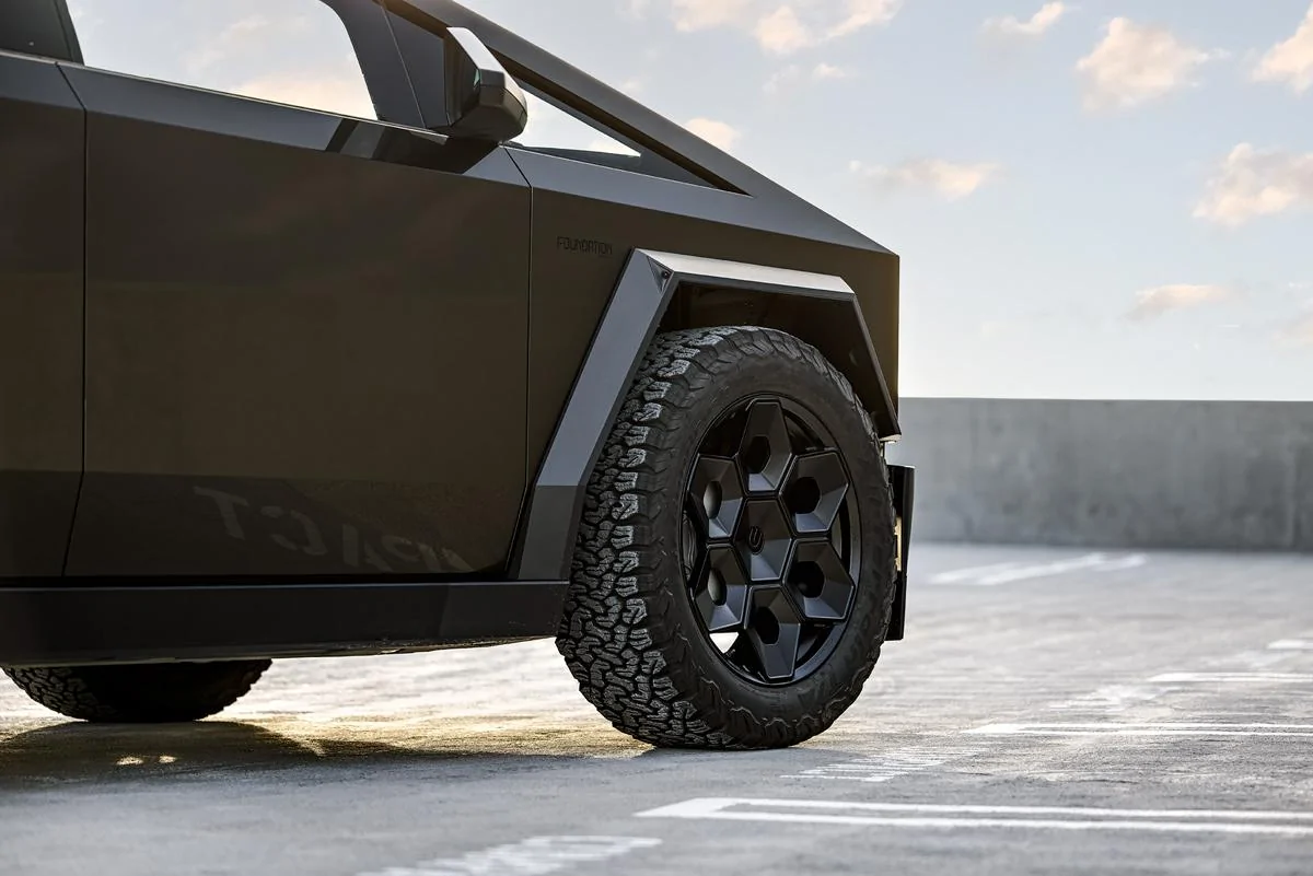 Tesla Cybertruck Pure PPF Platinum Wrapped Cybertruck Unplugged Performance Tesla Cybertruck wrap + 22 inch Cybrhex wheels  (14)