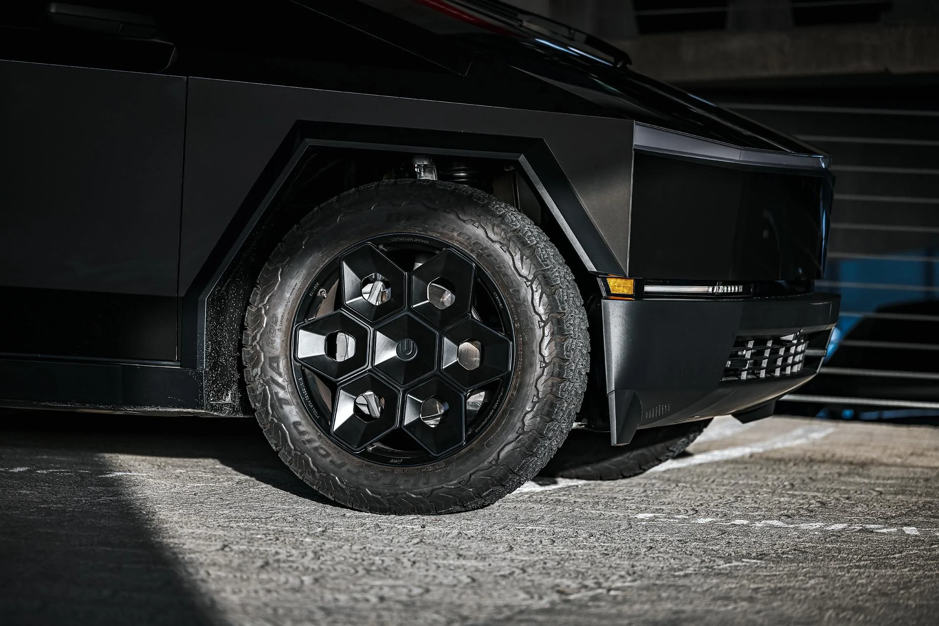 Tesla Cybertruck Pure PPF Platinum Wrapped Cybertruck Unplugged Performance Tesla Cybertruck wrap + 22 inch Cybrhex wheels  (4)