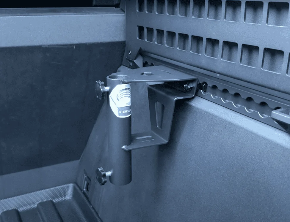 Tesla Cybertruck Found these new Cybertruck Flag Pole Mount from UTENSILE 1716468601412-j7