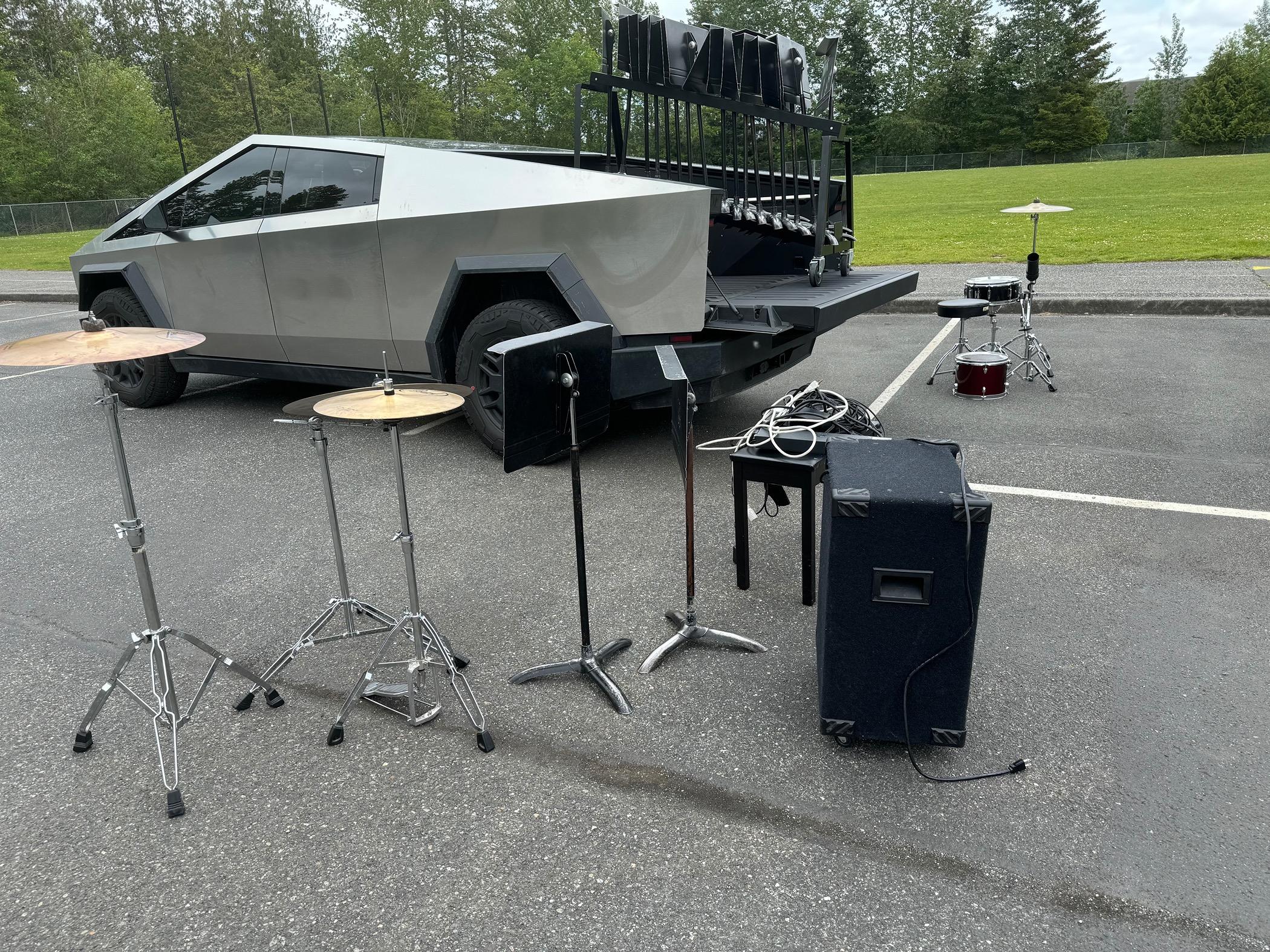 Tesla Cybertruck 🦾 Cybertruck doing truck stuff!  Post your photos! IMG_5404